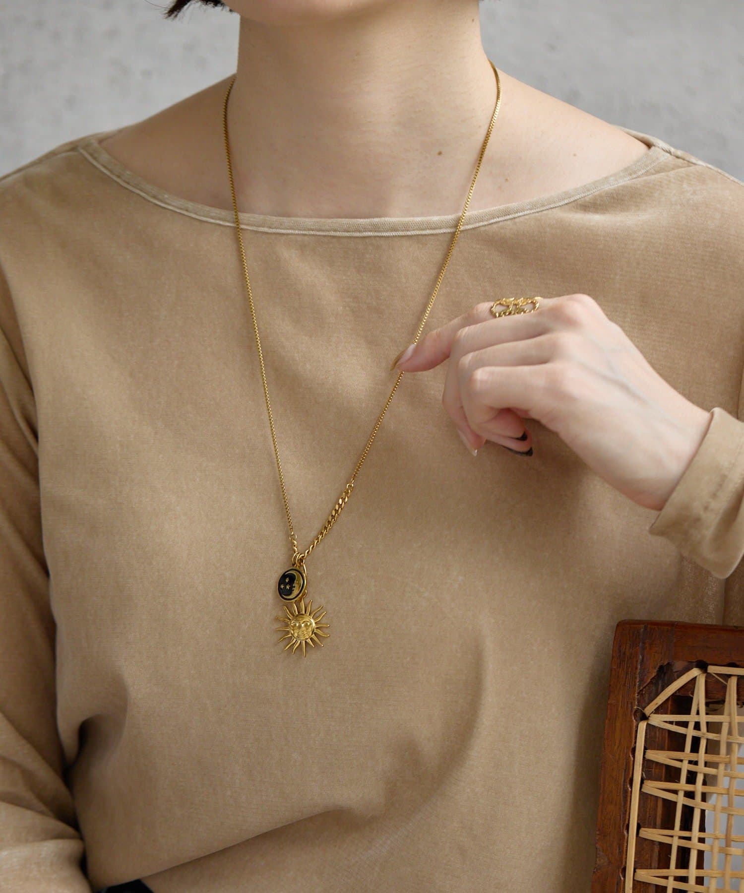 ear PAPILLONNER(イア パピヨネ) 《金属アレルギー対応/ステンレス》太陽と月ネックレス