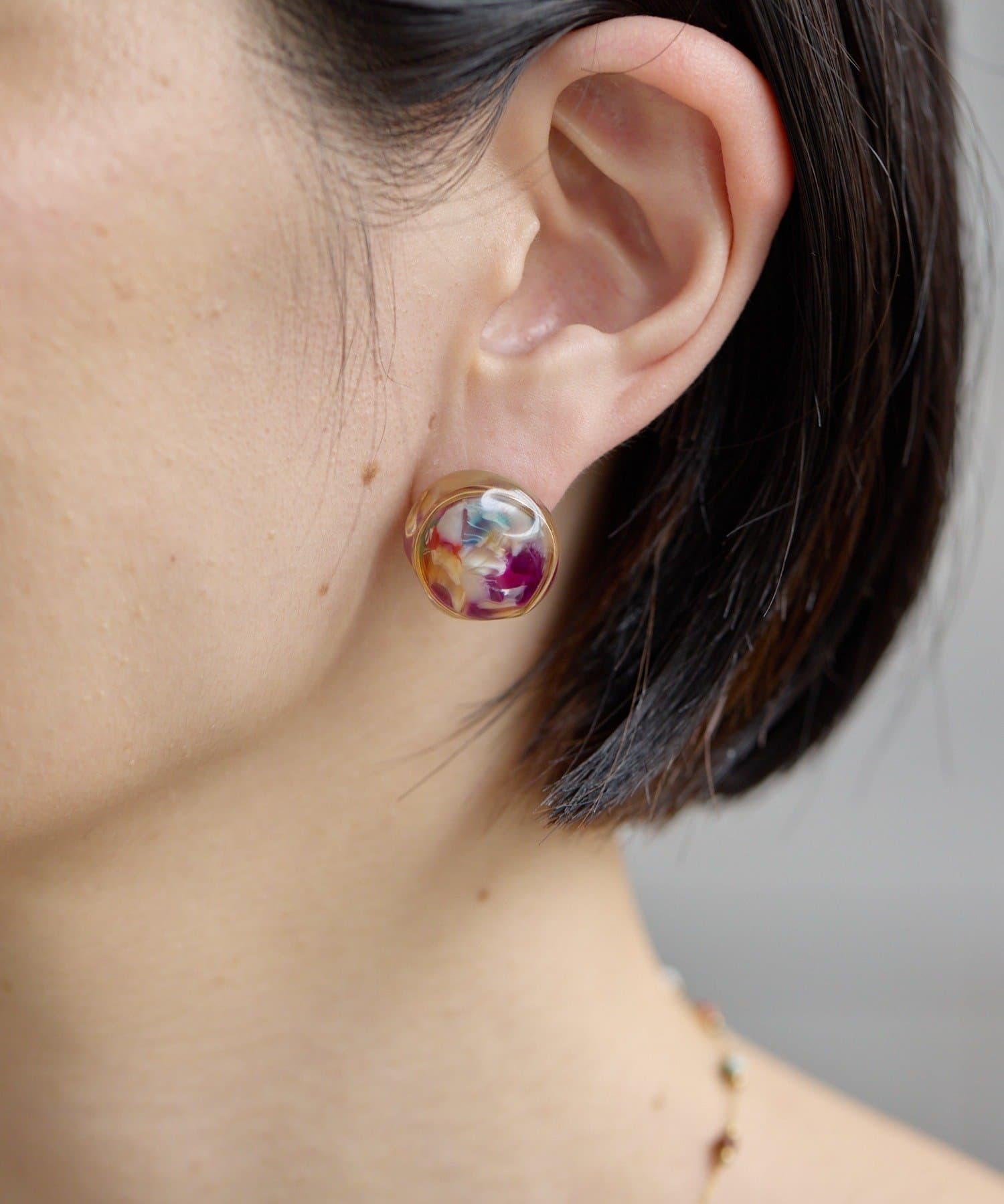 ear PAPILLONNER(イア パピヨネ) マーブル樹脂ピアス
