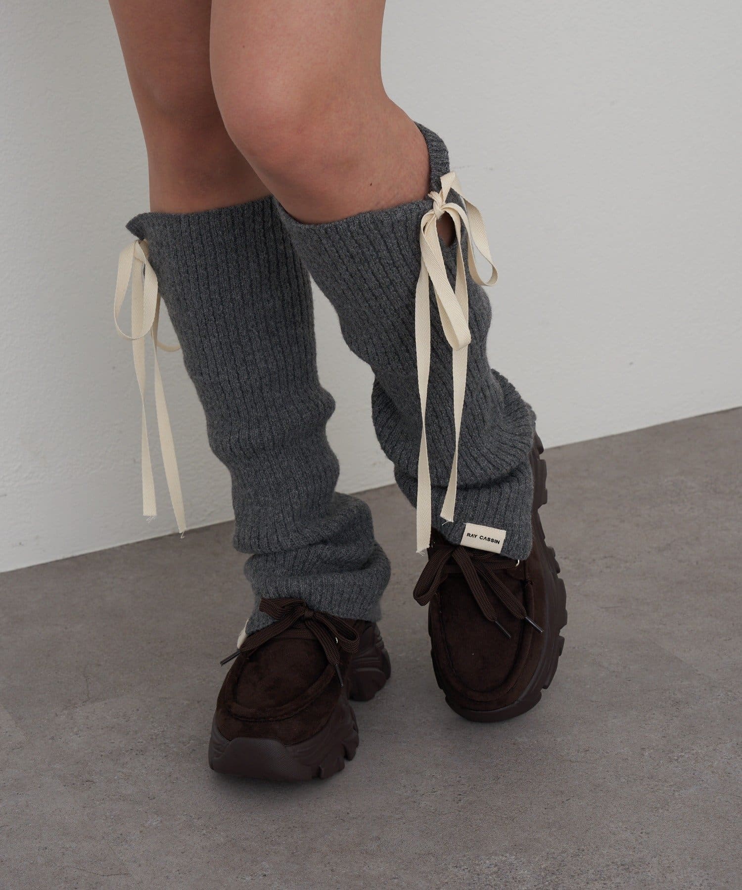RAY CASSIN(レイカズン) リボン付レッグウォーマー