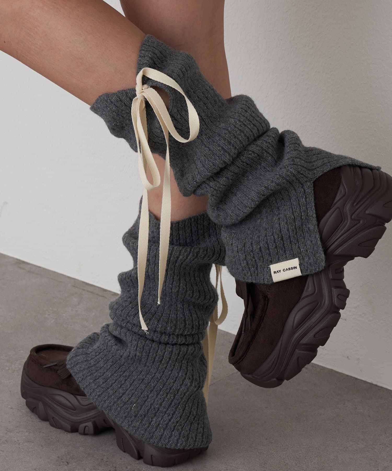 RAY CASSIN(レイカズン) リボン付レッグウォーマー