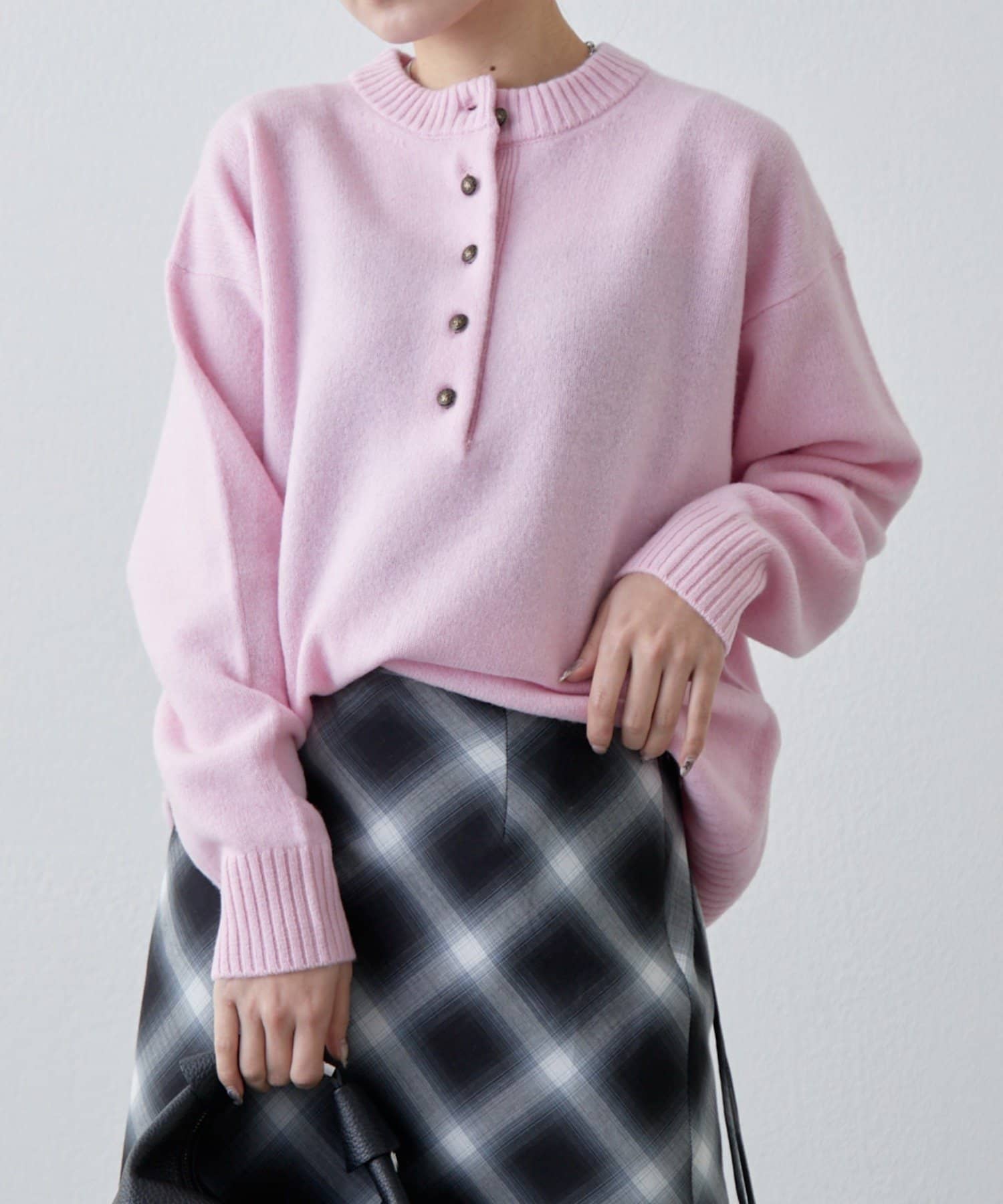 Lui's(ルイス) ウォッシャブルウールフロントボタンニット