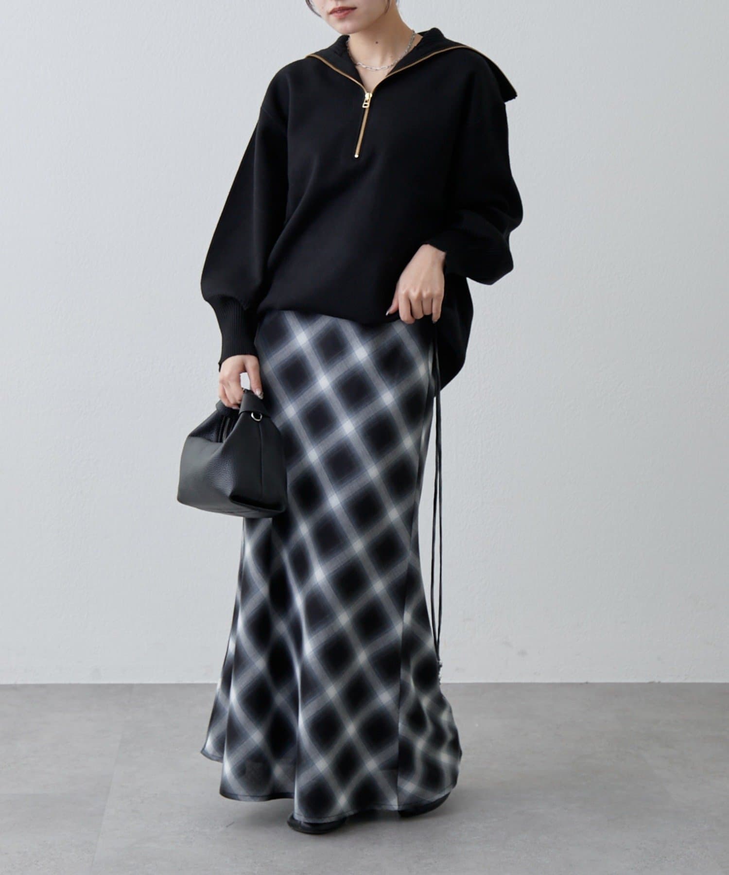 Lui's(ルイス) ハーフZIPミディ丈ニット