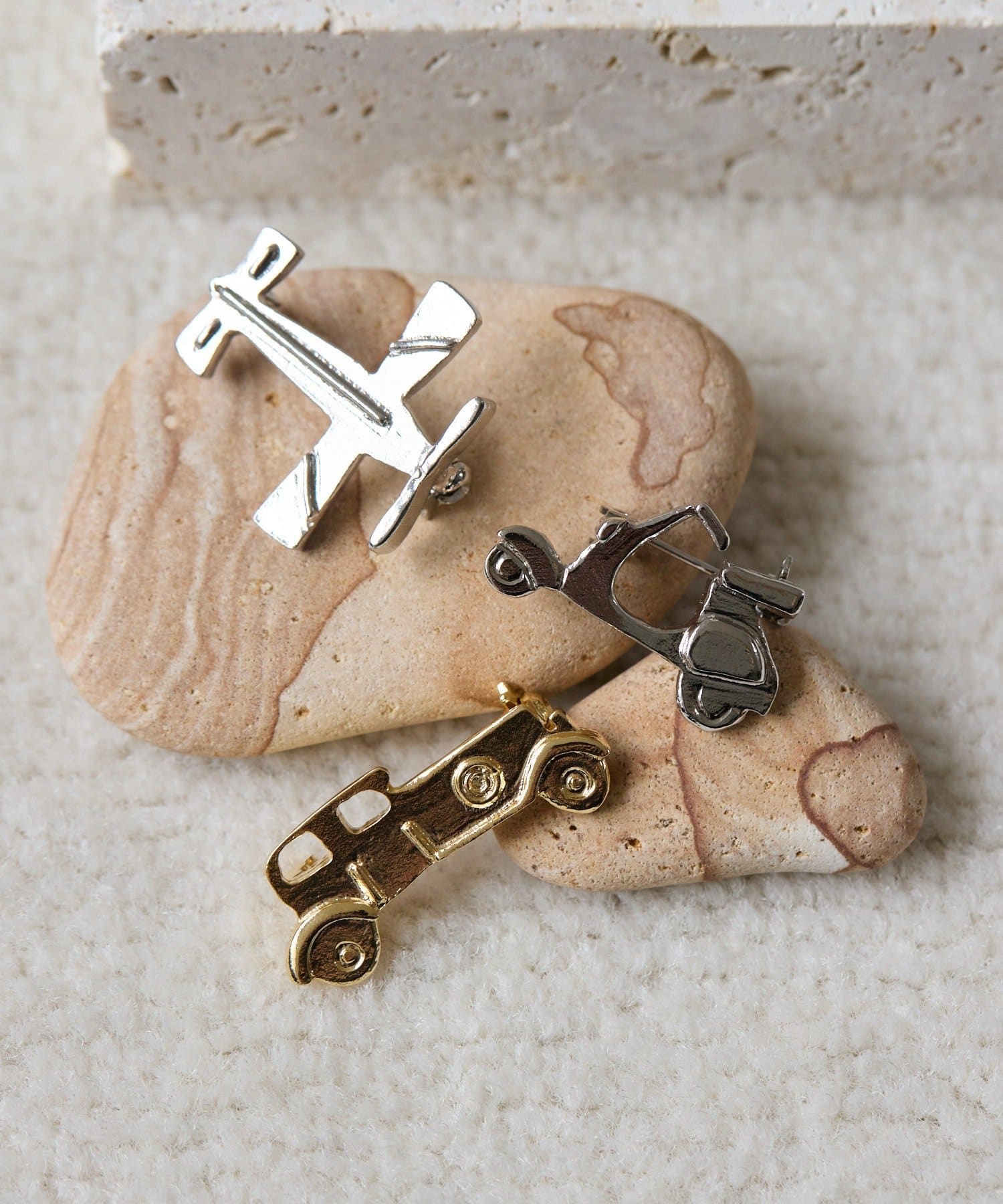 ear PAPILLONNER(イア パピヨネ) のりものブローチ