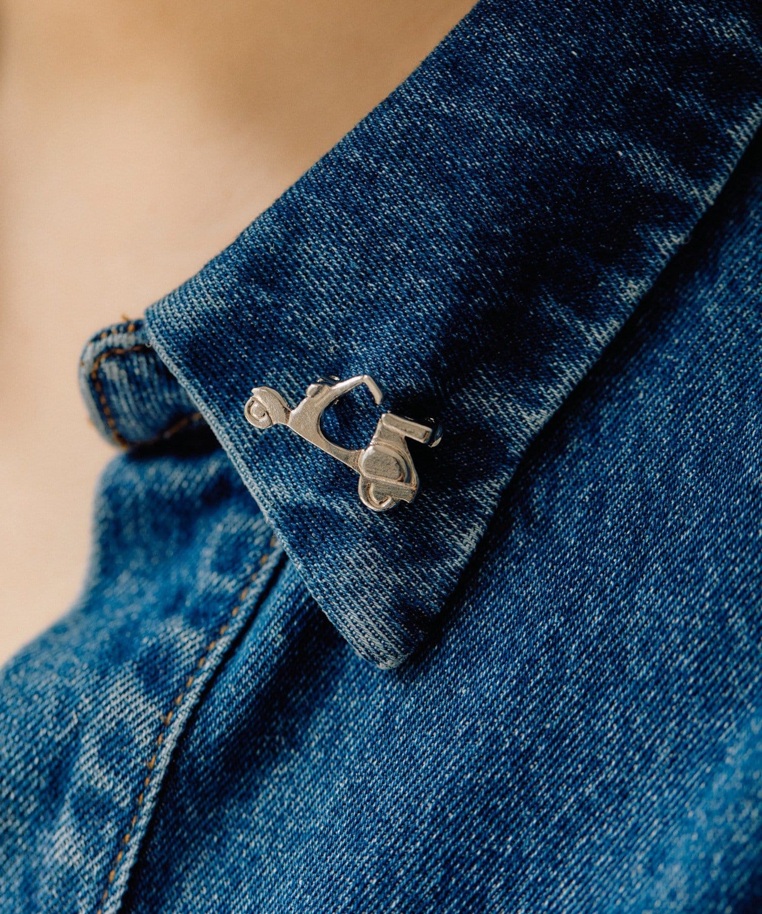 ear PAPILLONNER(イア パピヨネ) のりものブローチ