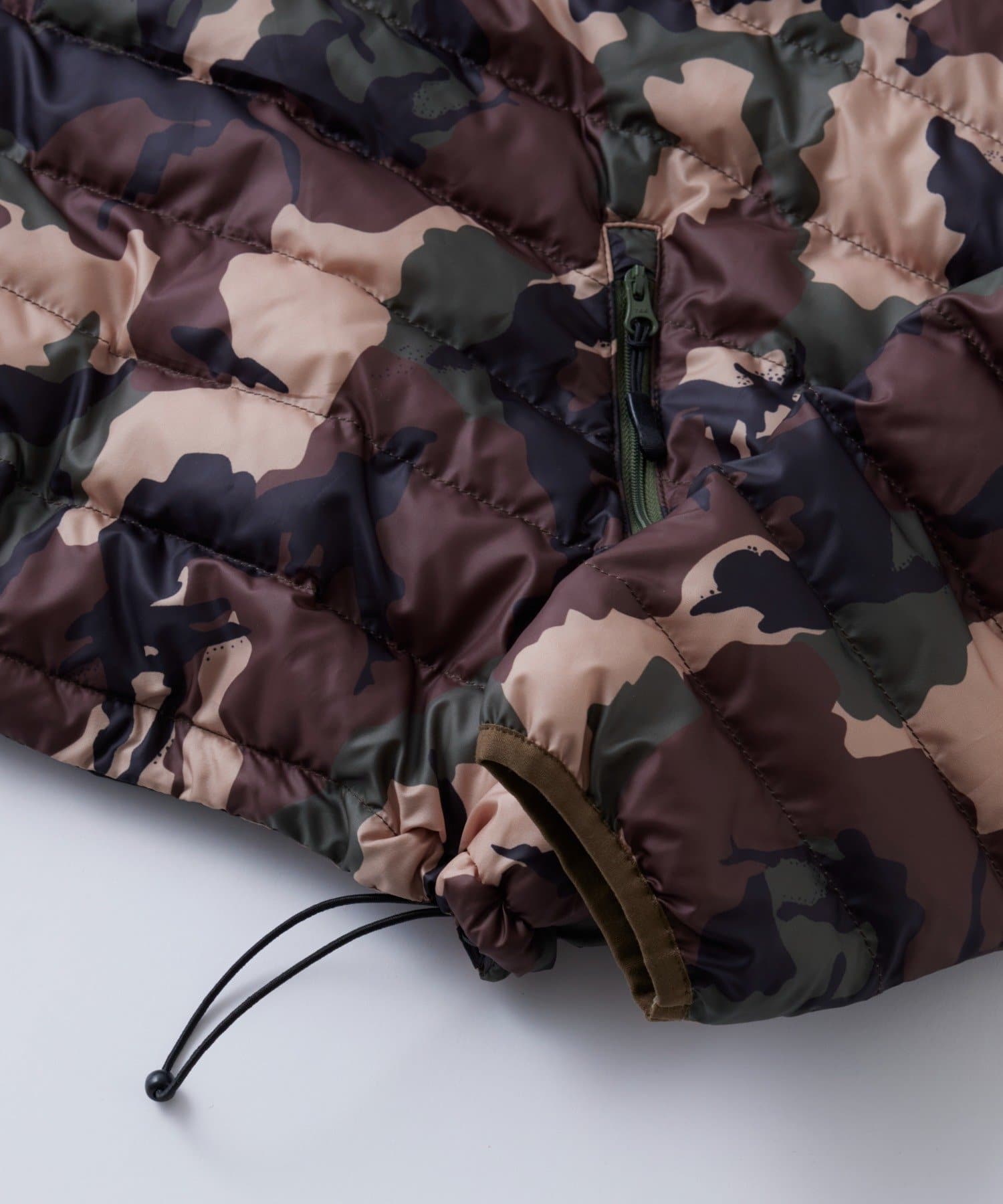 WHO’S WHO gallery(フーズフーギャラリー) 【Sourcream/サワークリーム】中綿ハーフジップフードプルオーバー