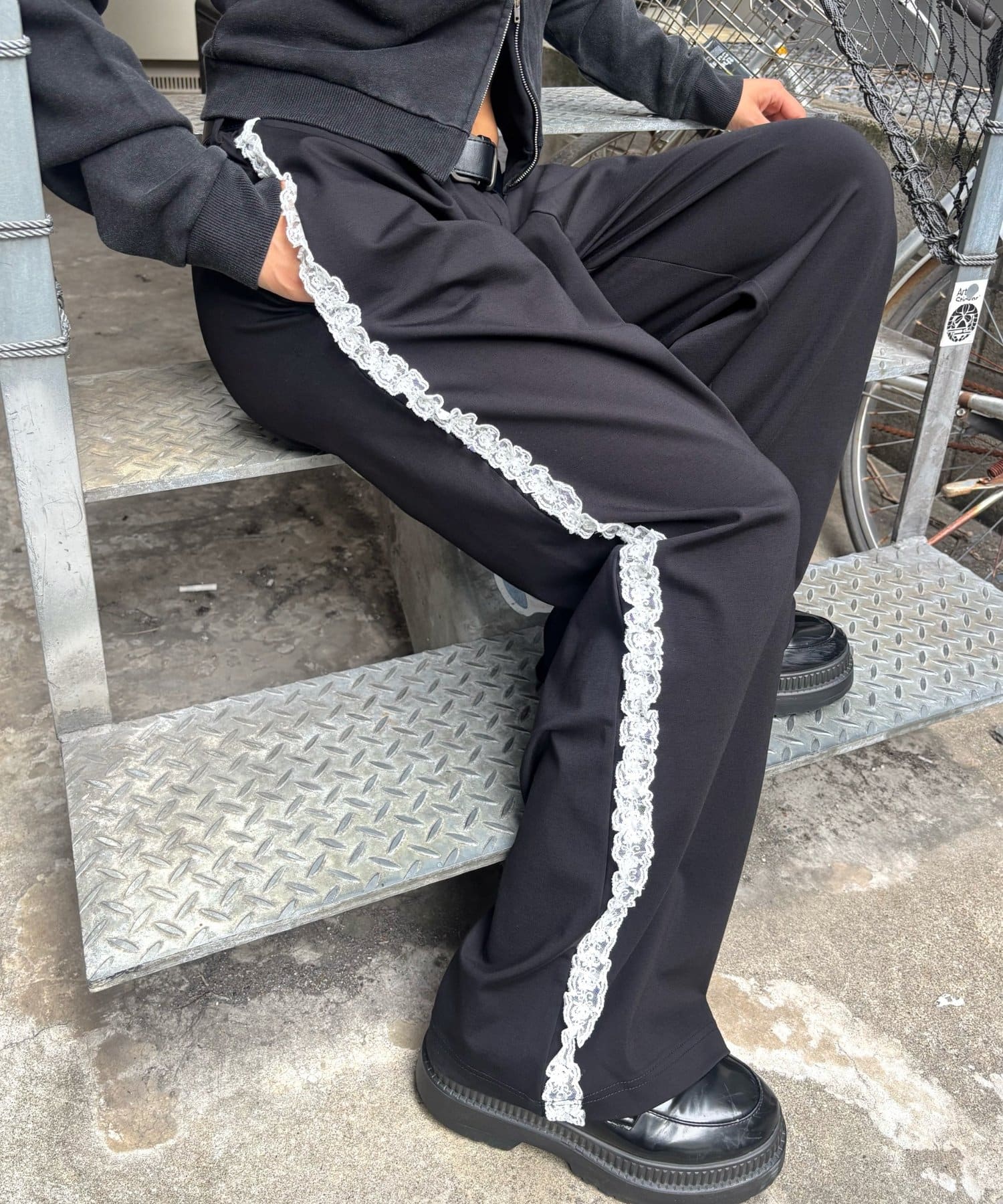 OUTLET(アウトレット) 【WHO'S WHO gallery】サイドレースラインパンツ