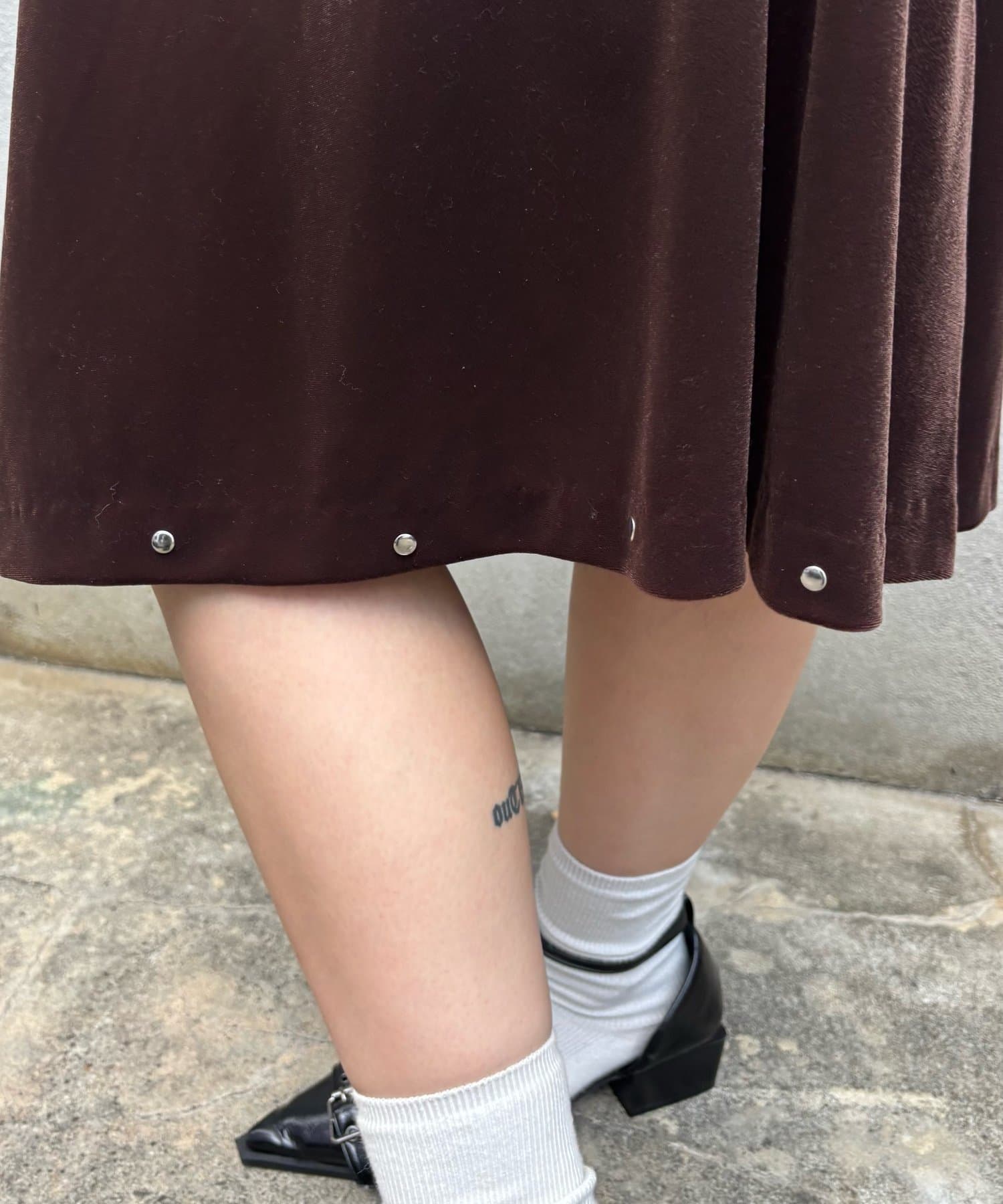 OUTLET(アウトレット) 【WHO'S WHO gallery】ベロアスタッズミドルスカート