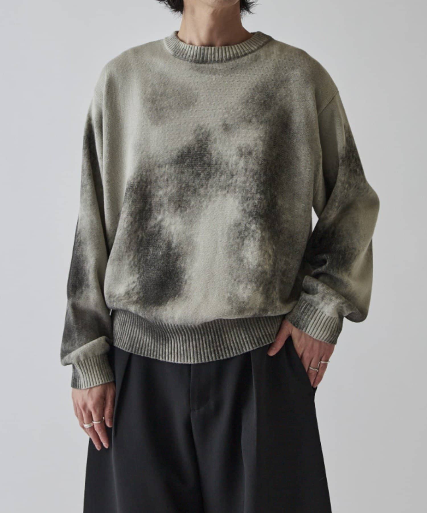 Lui's(ルイス) スプレープリントクルーネックニット