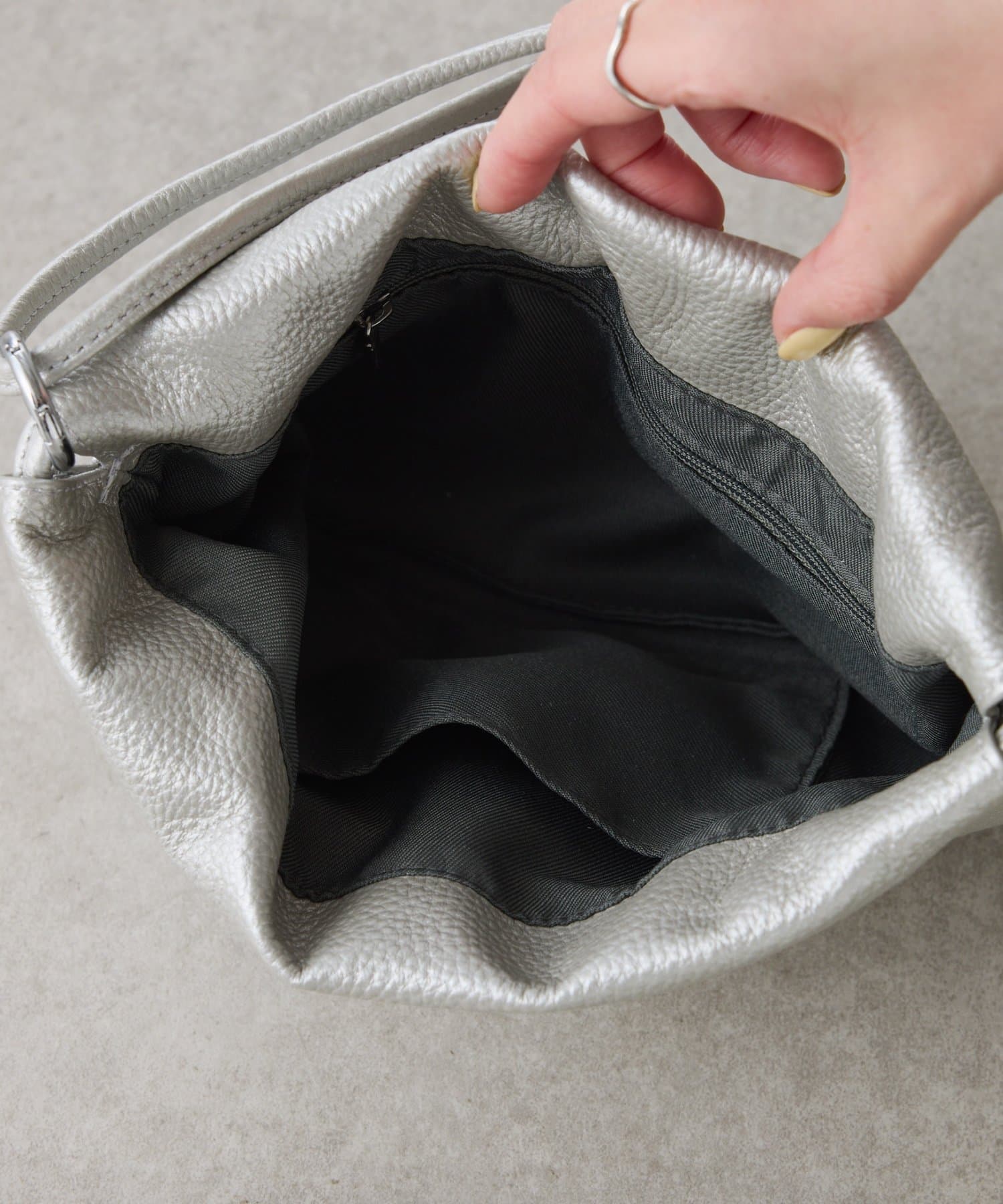 COLLAGE GALLARDAGALANTE(コラージュ ガリャルダガランテ) 【PAPILLONNER/パピヨネ】ギャザー巾着レザーショルダーバッグ