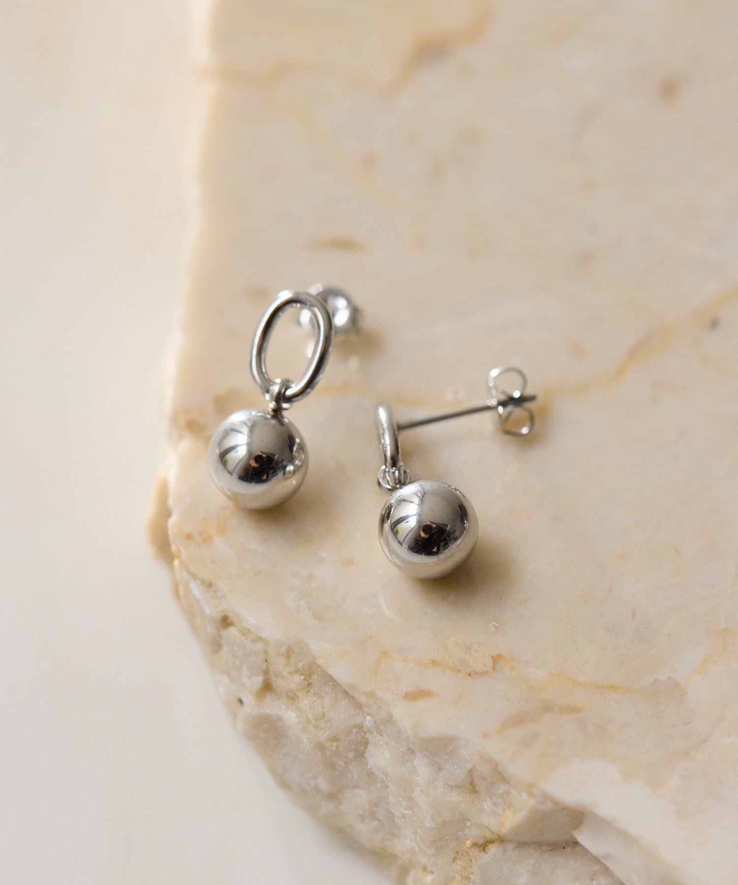 ear PAPILLONNER(イア パピヨネ) 《金属アレルギー対応/ステンレス》リング×ボールピアス