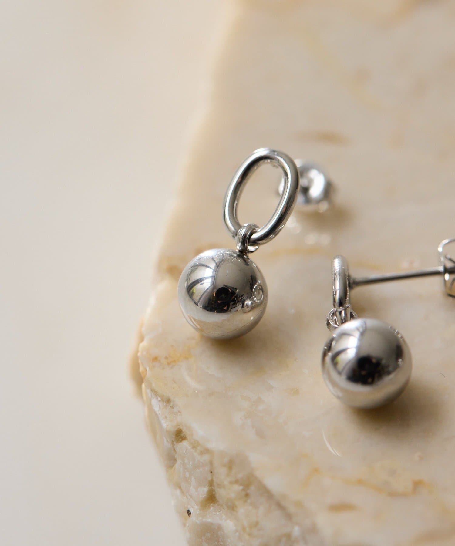 ear PAPILLONNER(イア パピヨネ) 《金属アレルギー対応/ステンレス》リング×ボールピアス