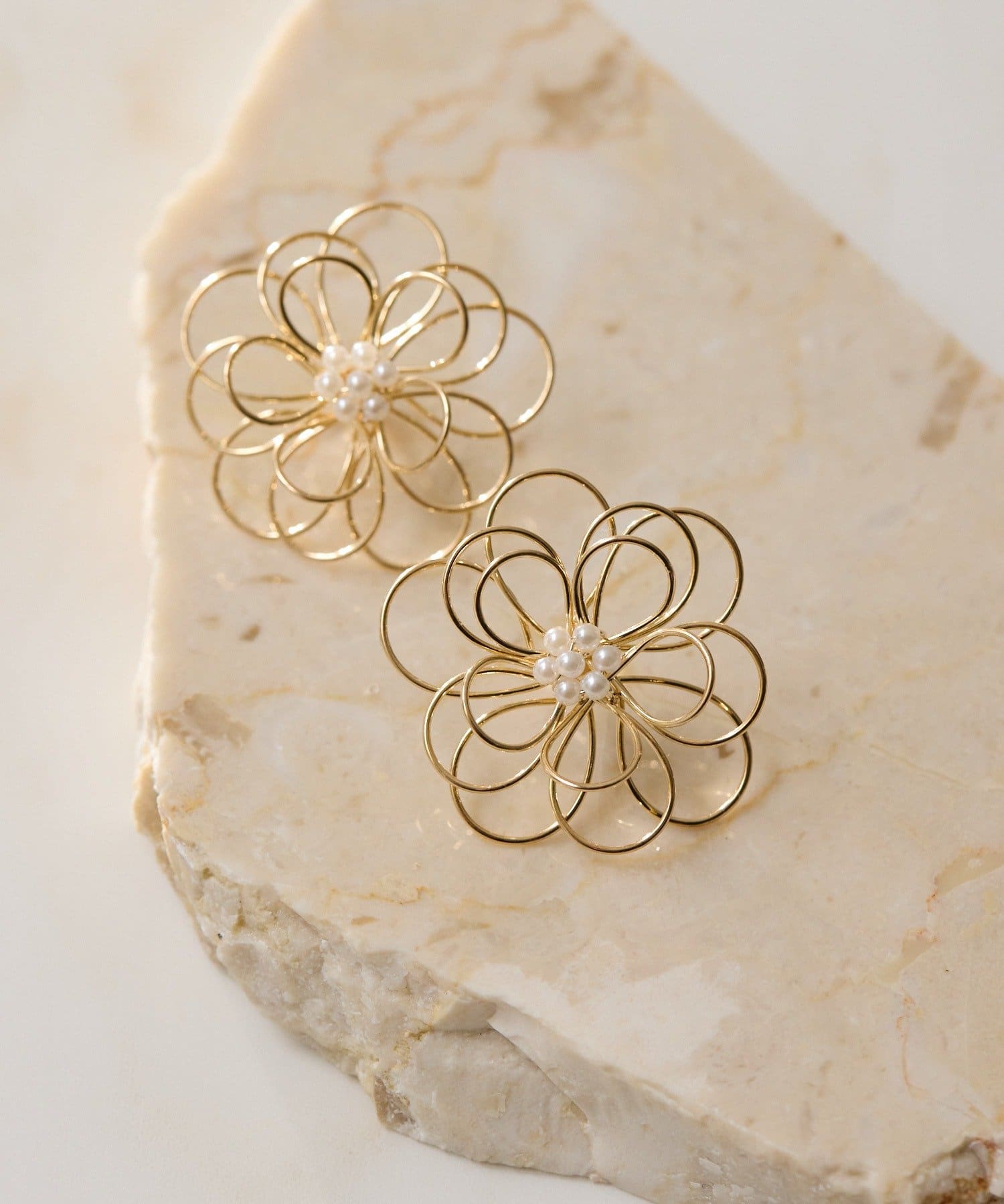 ear PAPILLONNER(イア パピヨネ) 《オケージョン/花/パール》ワイヤーフラワーピアス