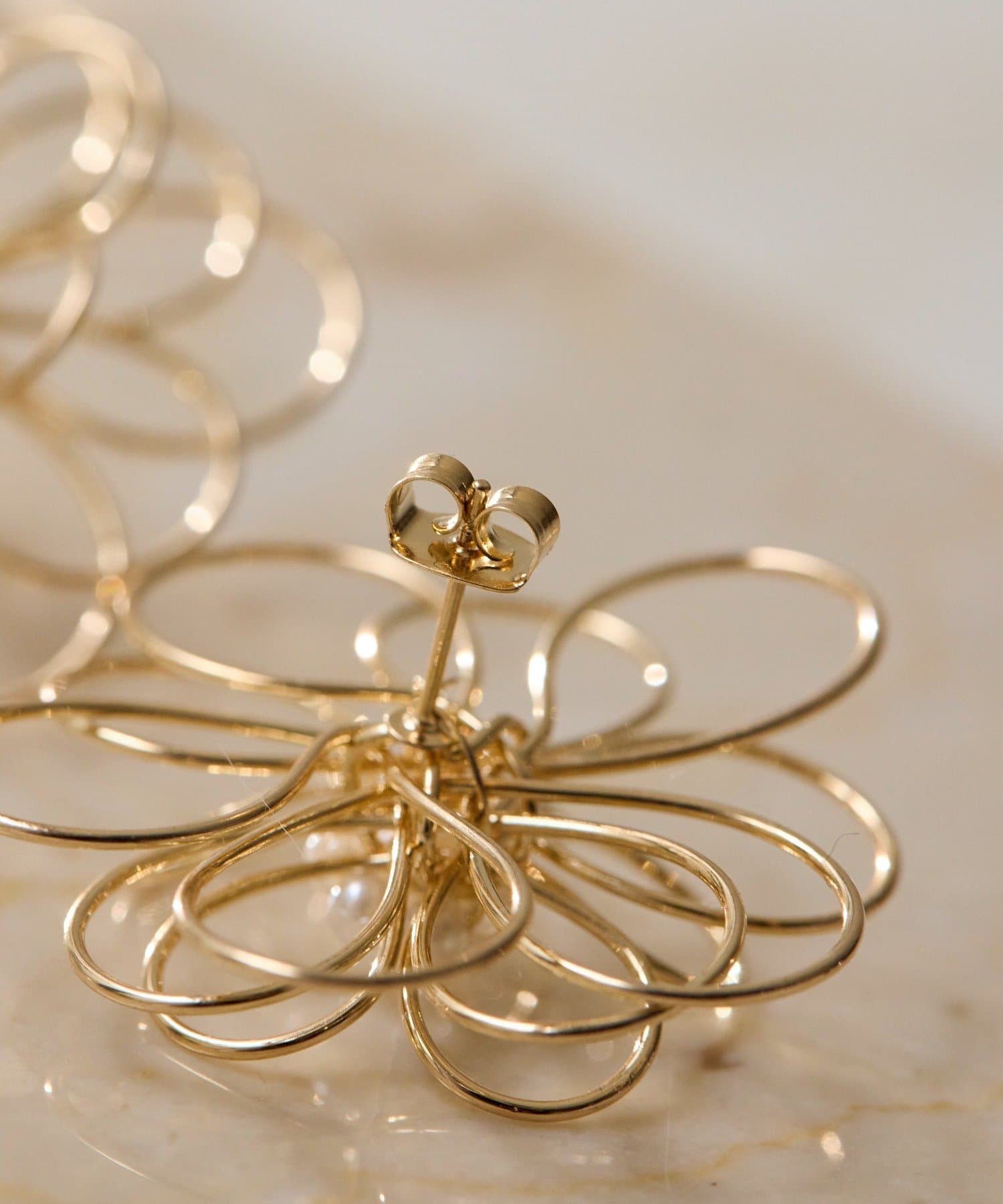 ear PAPILLONNER(イア パピヨネ) 《オケージョン/花/パール》ワイヤーフラワーピアス