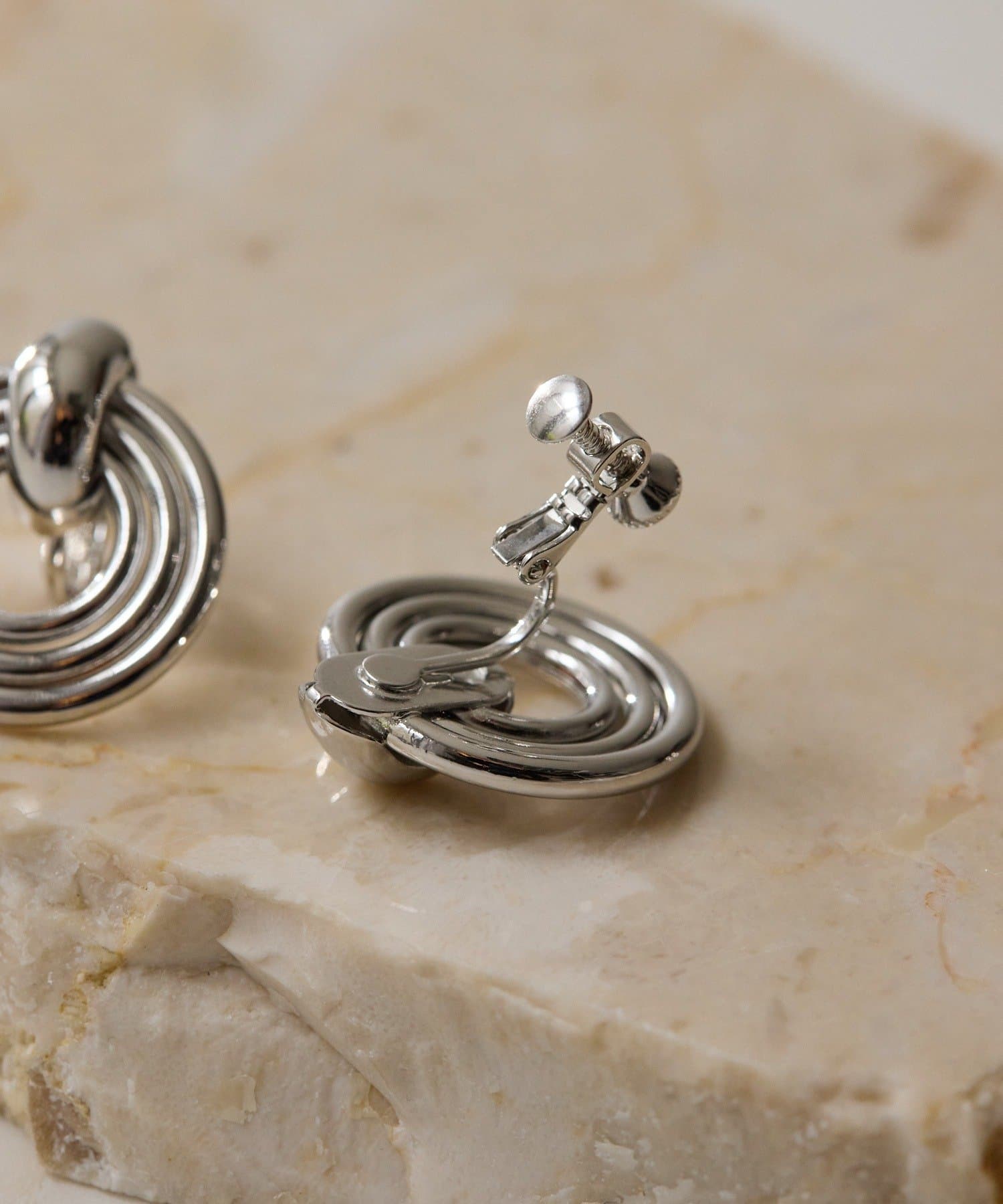 ear PAPILLONNER(イア パピヨネ) スリーロールイヤリング