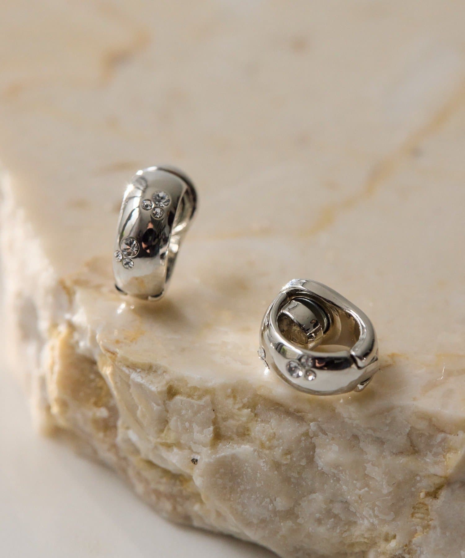 ear PAPILLONNER(イア パピヨネ) キラキラマグネットイヤーカフ/イヤリング