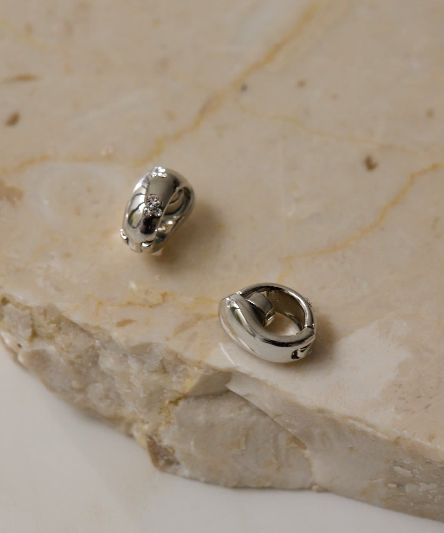 ear PAPILLONNER(イア パピヨネ) キラキラマグネットイヤーカフ/イヤリング