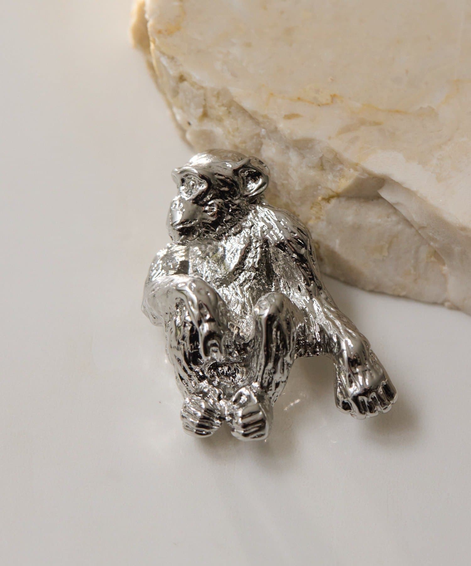 ear PAPILLONNER(イア パピヨネ) リアルアニマルブローチ