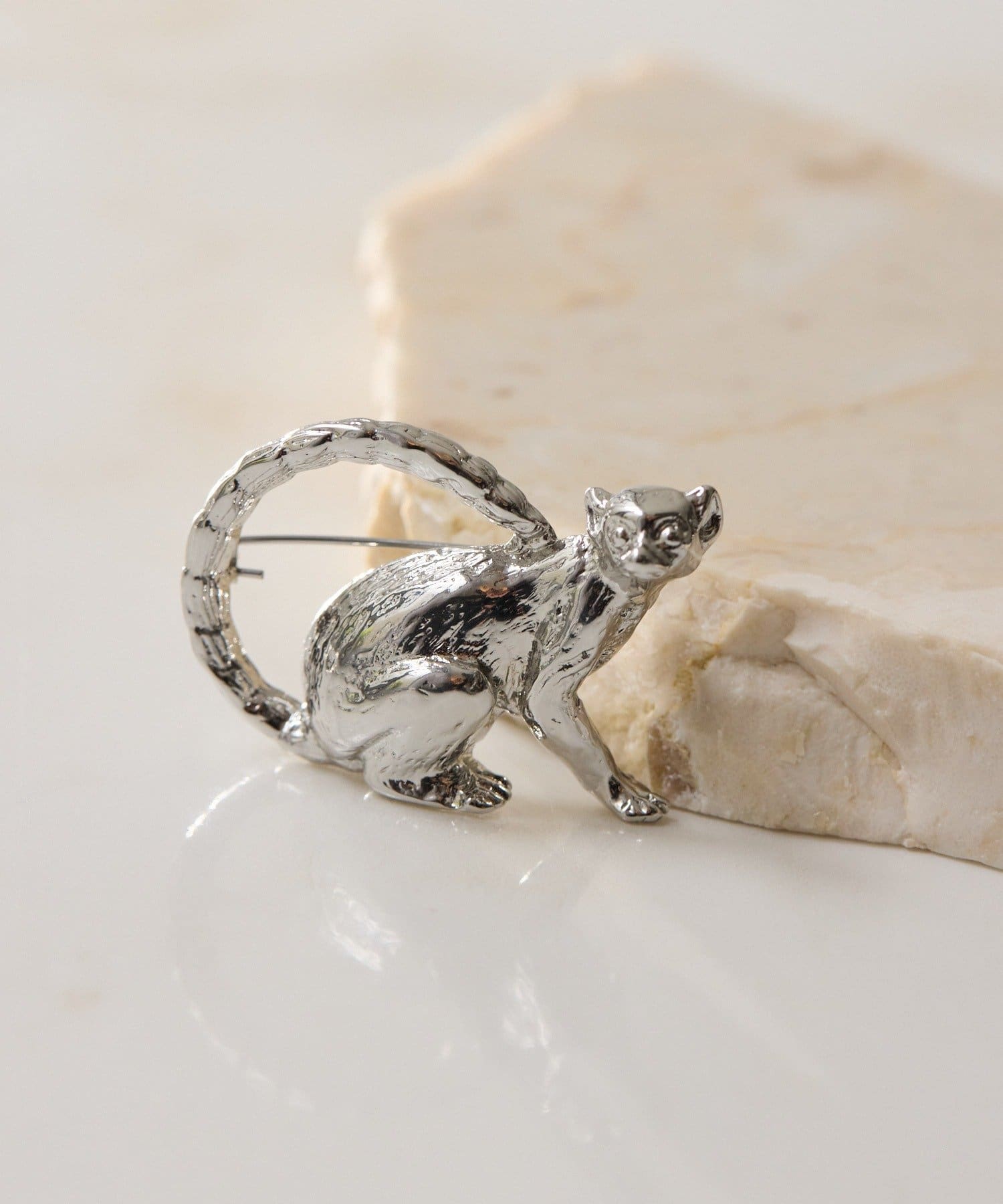 ear PAPILLONNER(イア パピヨネ) リアルアニマルブローチ