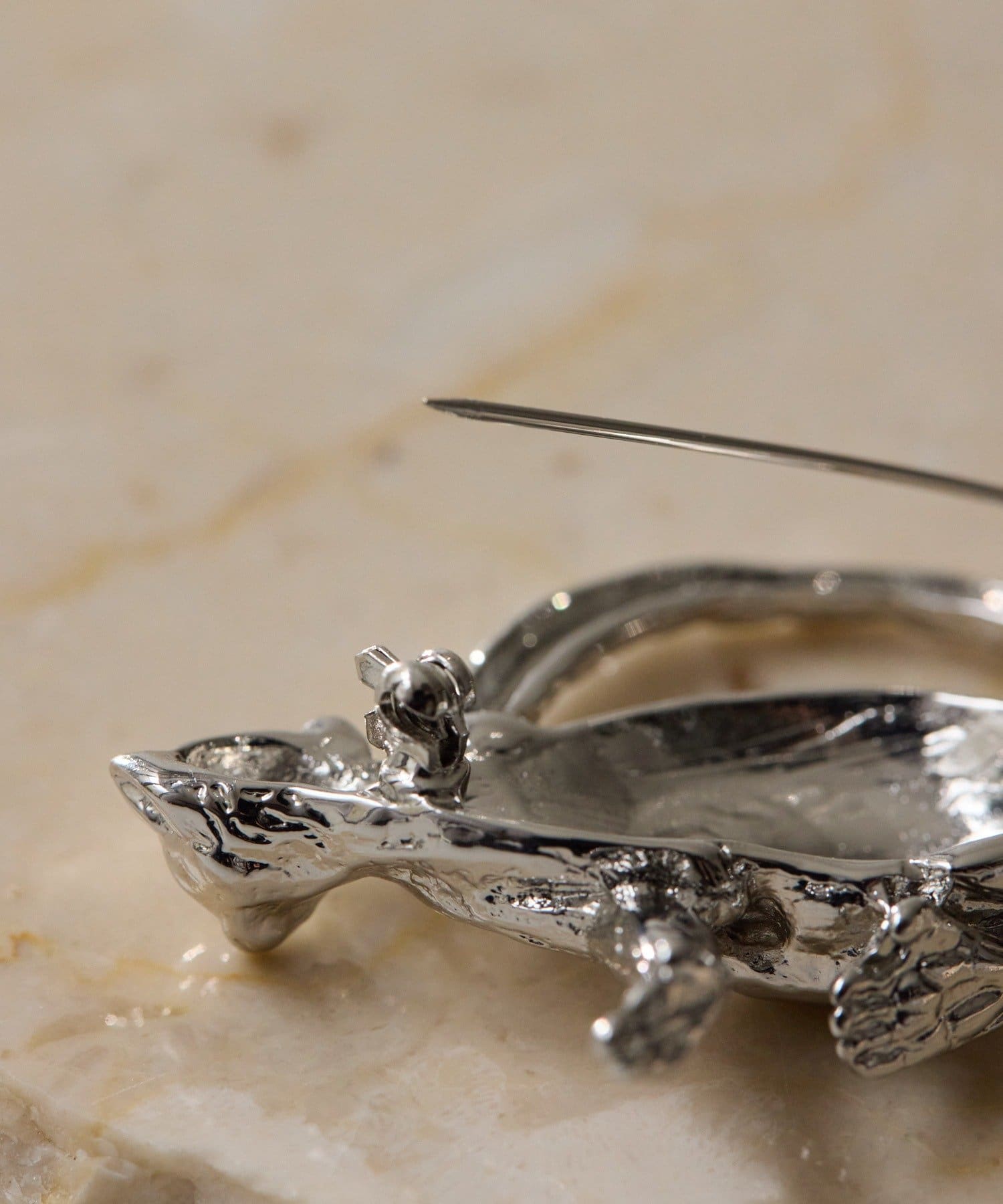 ear PAPILLONNER(イア パピヨネ) リアルアニマルブローチ