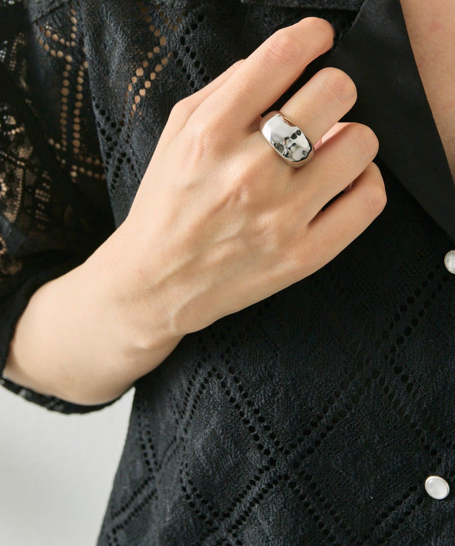 ear PAPILLONNER(イア パピヨネ) 《金属アレルギー対応/ステンレス》ラフボディリング