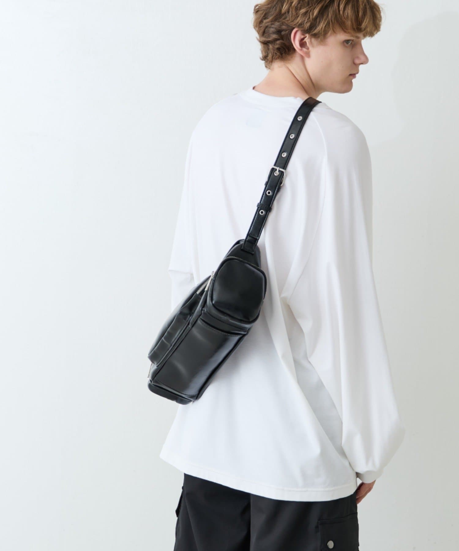 OUTLET(アウトレット) 【Lui's】【Neucon】マルチポケットレザーショルダーバッグ