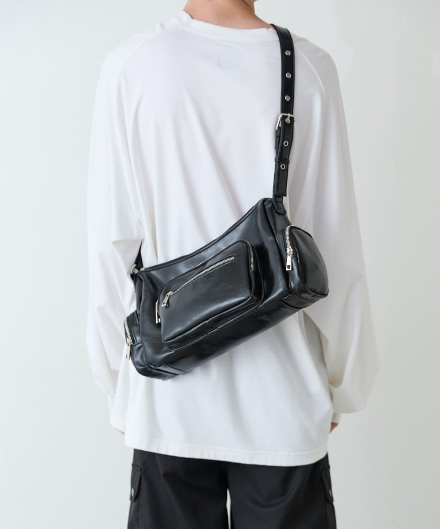 OUTLET(アウトレット) 【Lui's】【Neucon】マルチポケットレザーショルダーバッグ