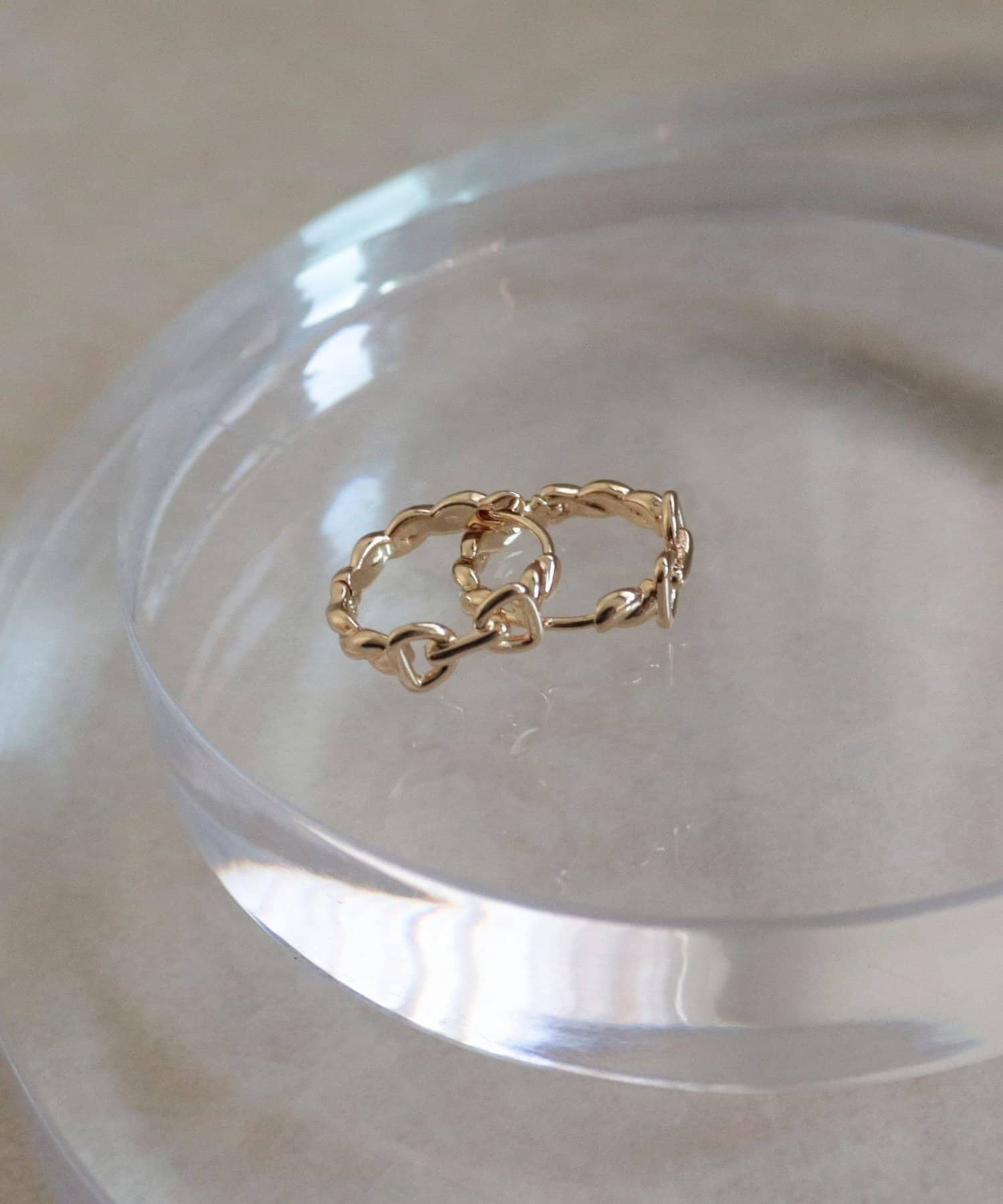 FREDY & GLOSTER(フレディ アンド グロスター) バックルモチーフフープピアス