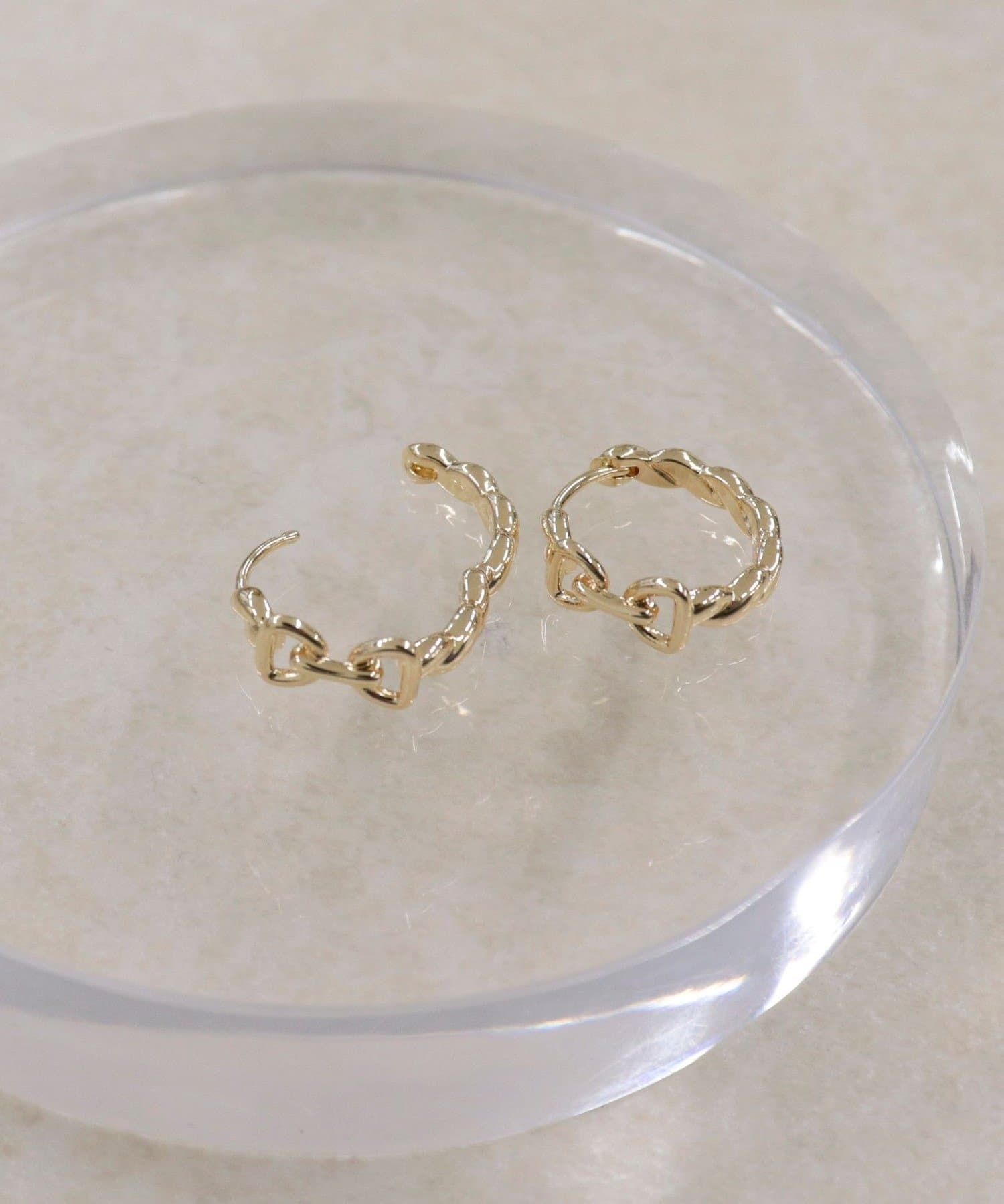 FREDY & GLOSTER(フレディ アンド グロスター) バックルモチーフフープピアス