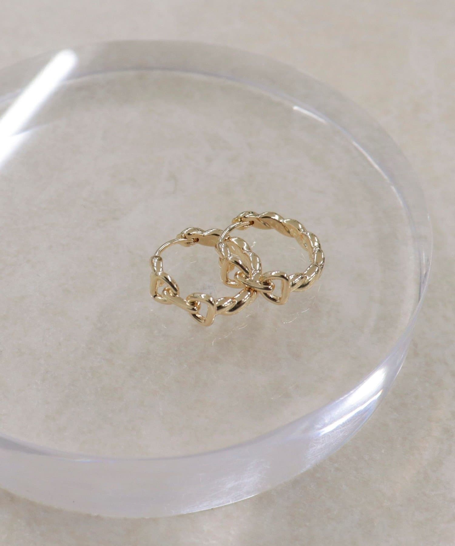 FREDY & GLOSTER(フレディ アンド グロスター) バックルモチーフフープピアス