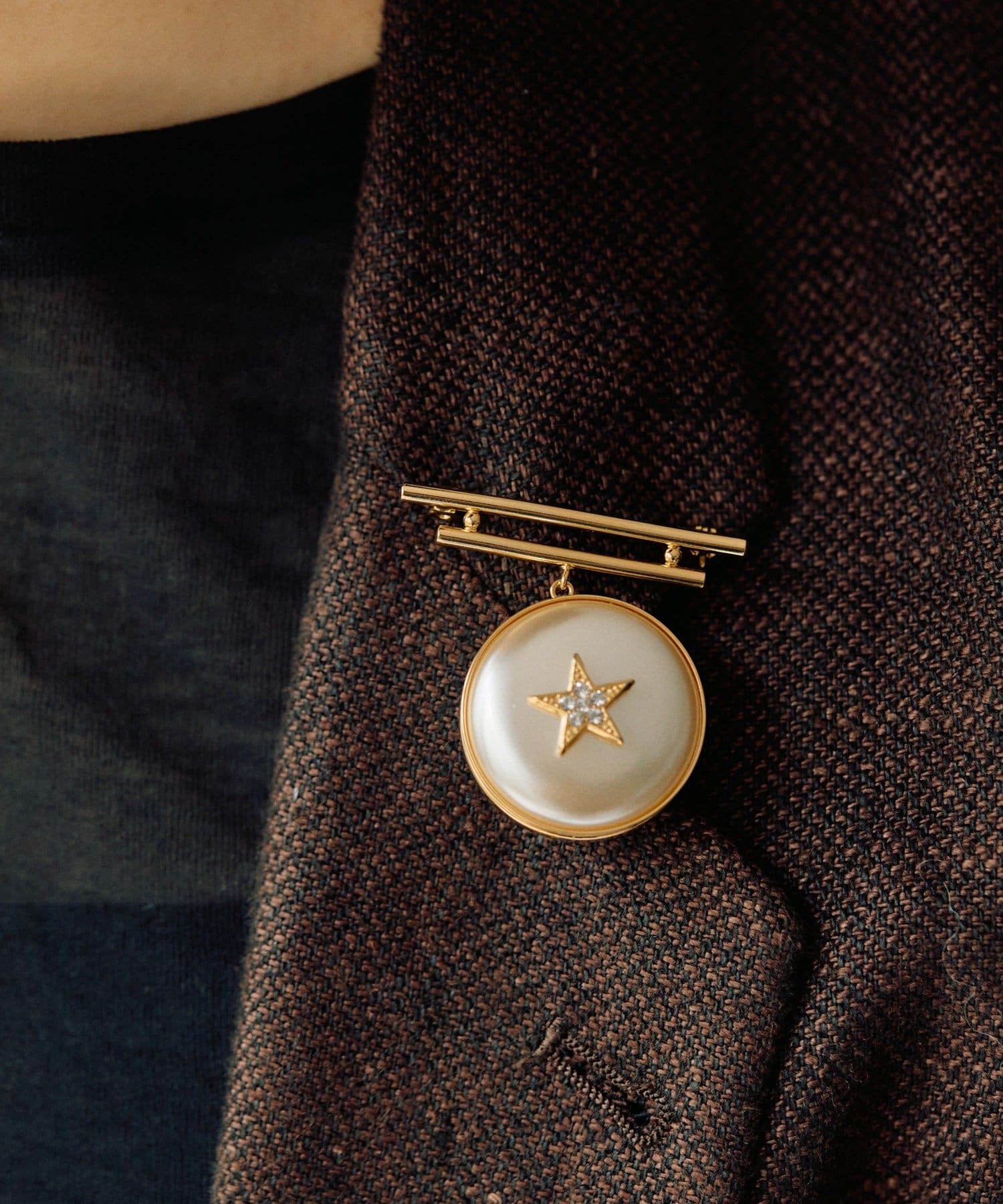 ear PAPILLONNER(イア パピヨネ) スター平パールブローチ