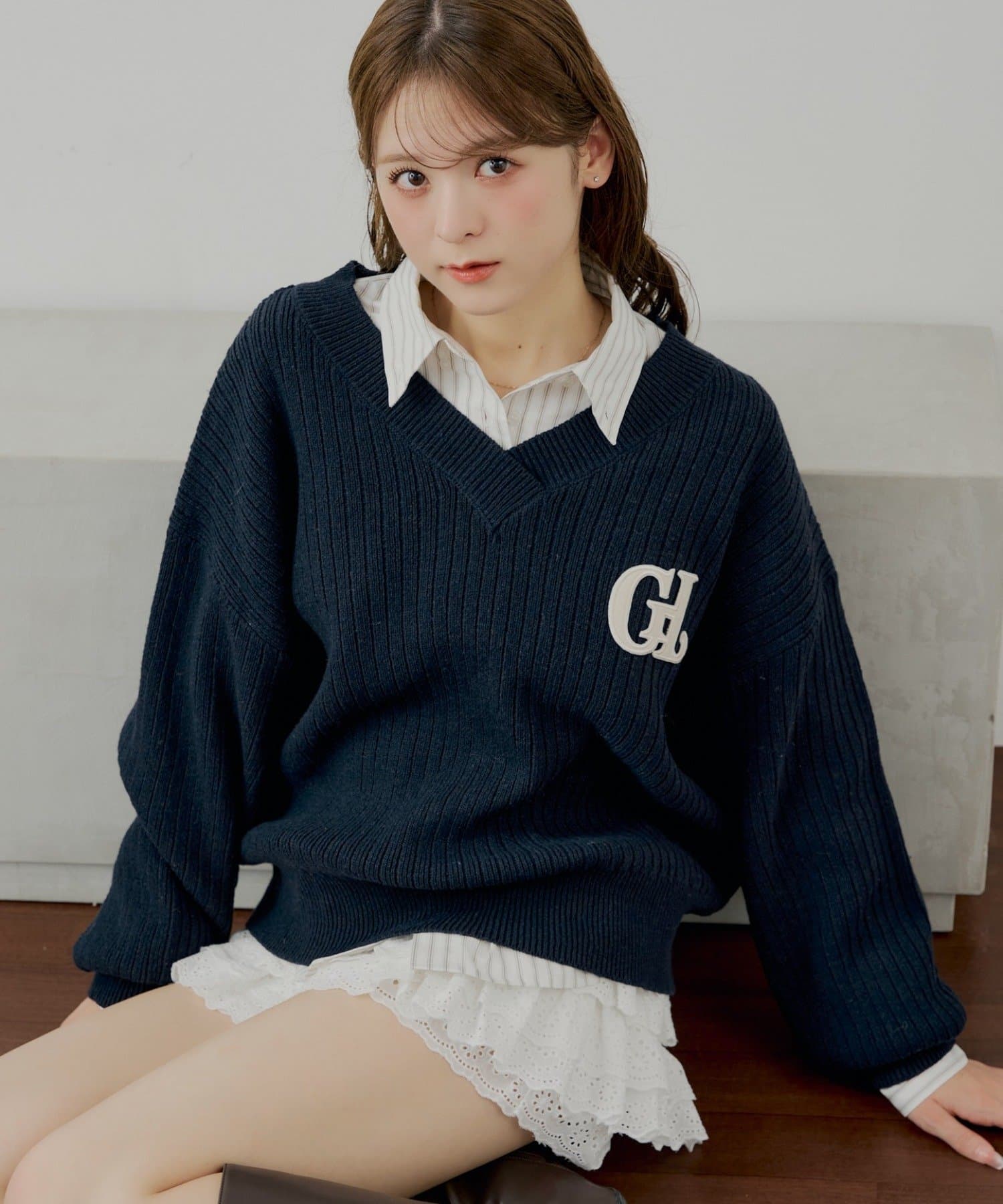 Chico(チコ) 【11/13(木)0:00販売開始】ブローチ付きストライプルーズシャツ