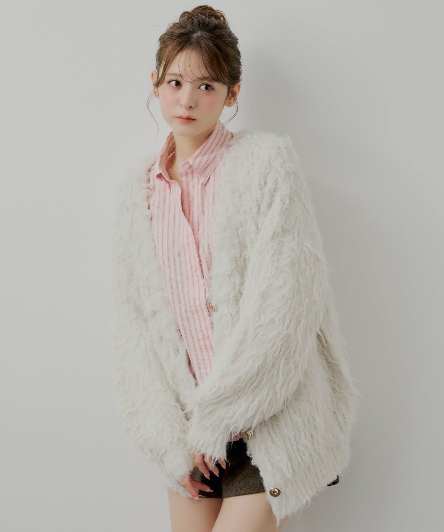 Chico(チコ) 【11/13(木)0:00販売開始】ブローチ付きストライプルーズシャツ