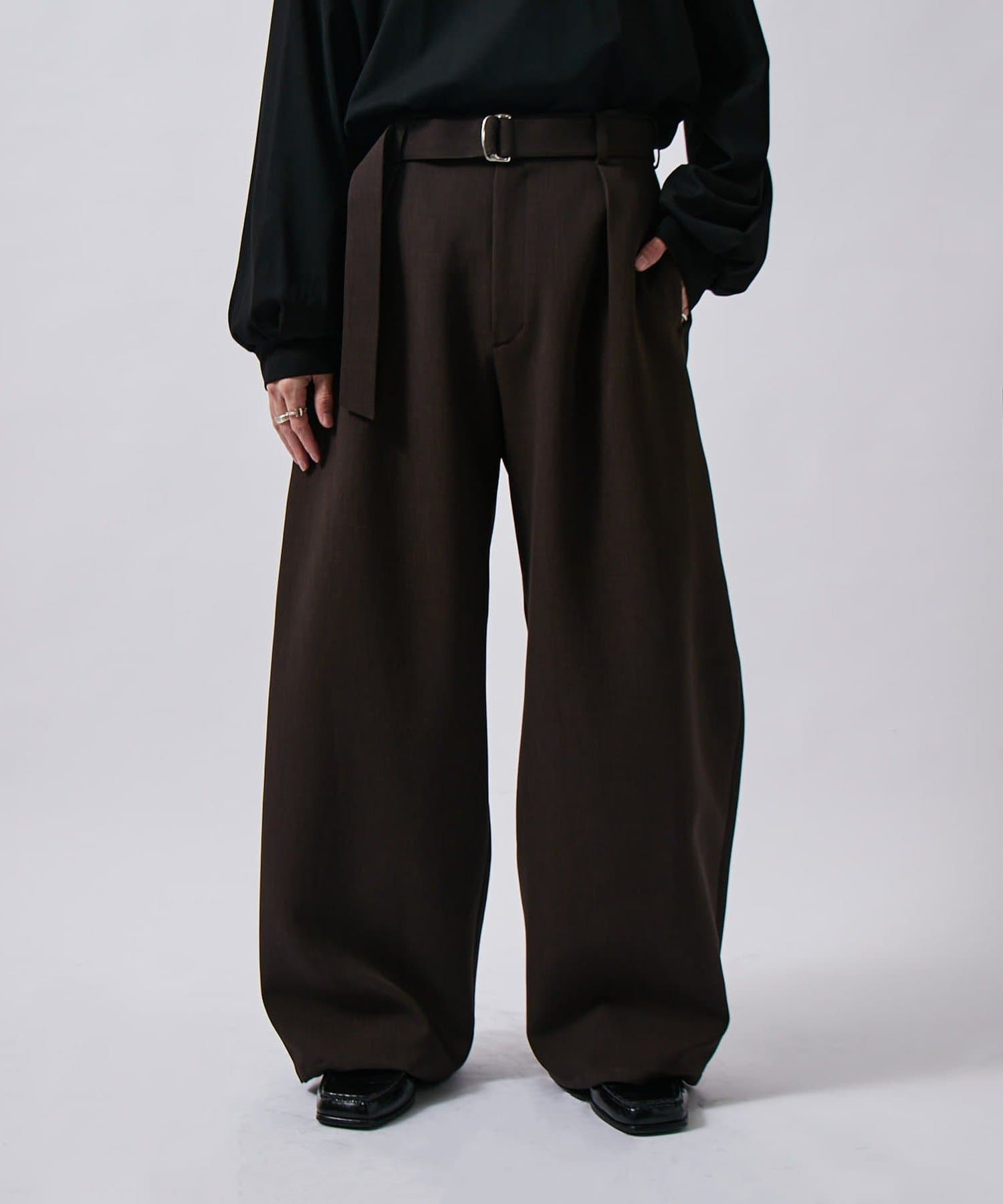 Lui's(ルイス) ベルテッドダブルクロスバルーンカーブスラックスパンツ