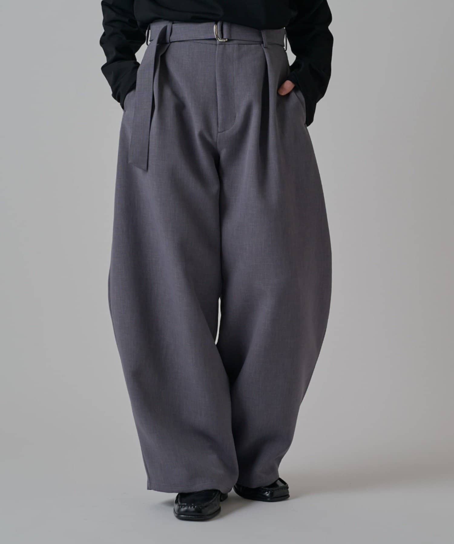 Lui's(ルイス) ベルテッドダブルクロスバルーンカーブスラックスパンツ