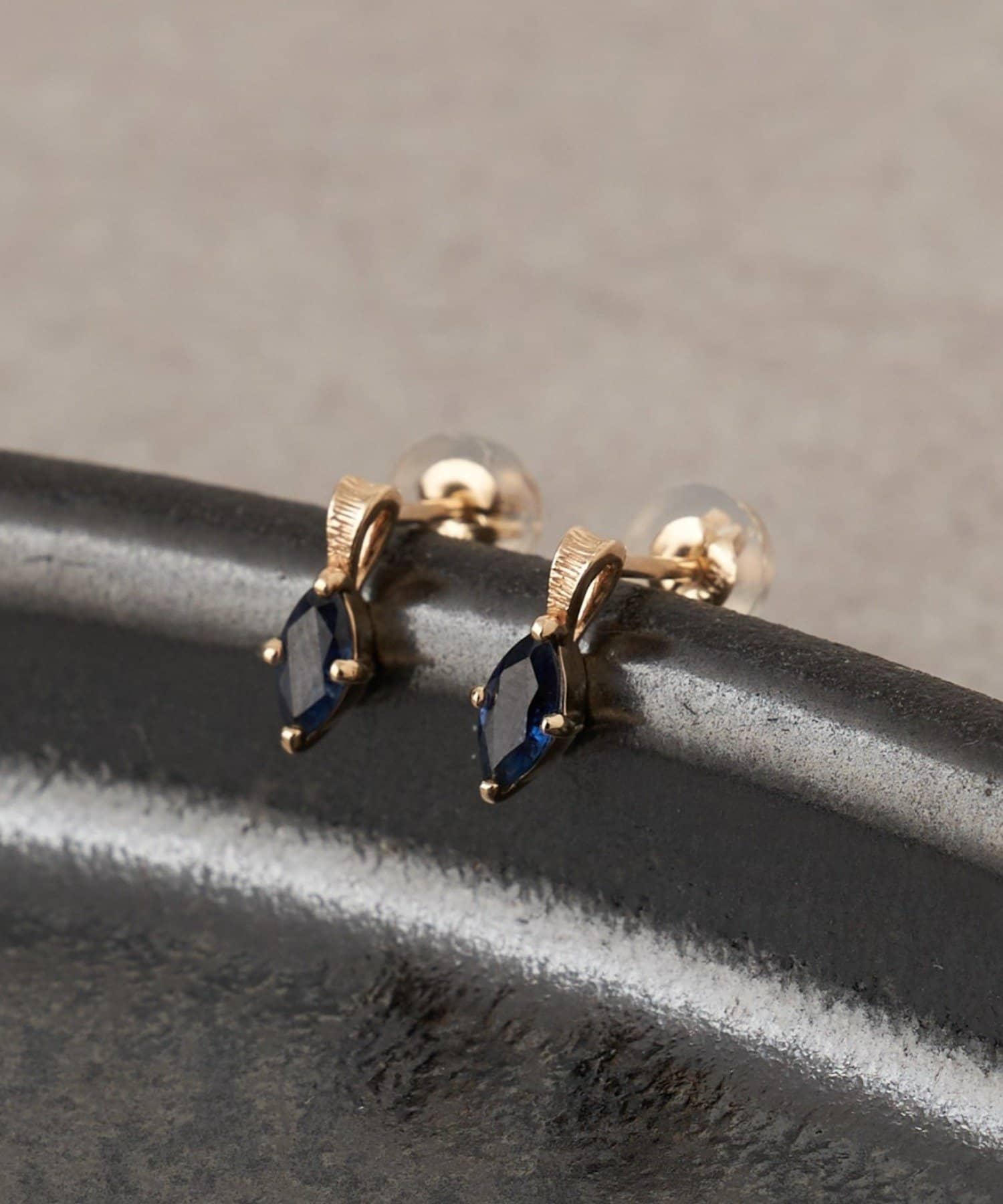 GALLARDAGALANTE(ガリャルダガランテ) 【2.718】サファイアスタッドピアス