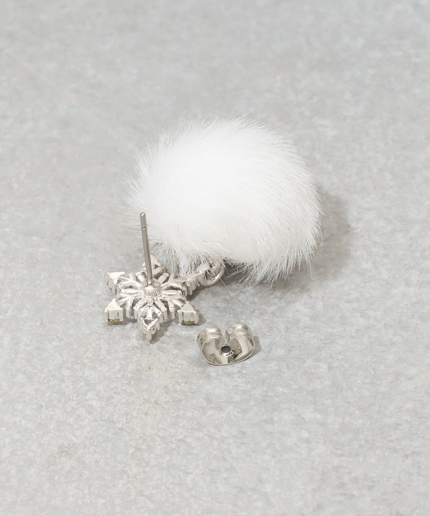 3COINS(スリーコインズ) 結晶フェイクファーピアス