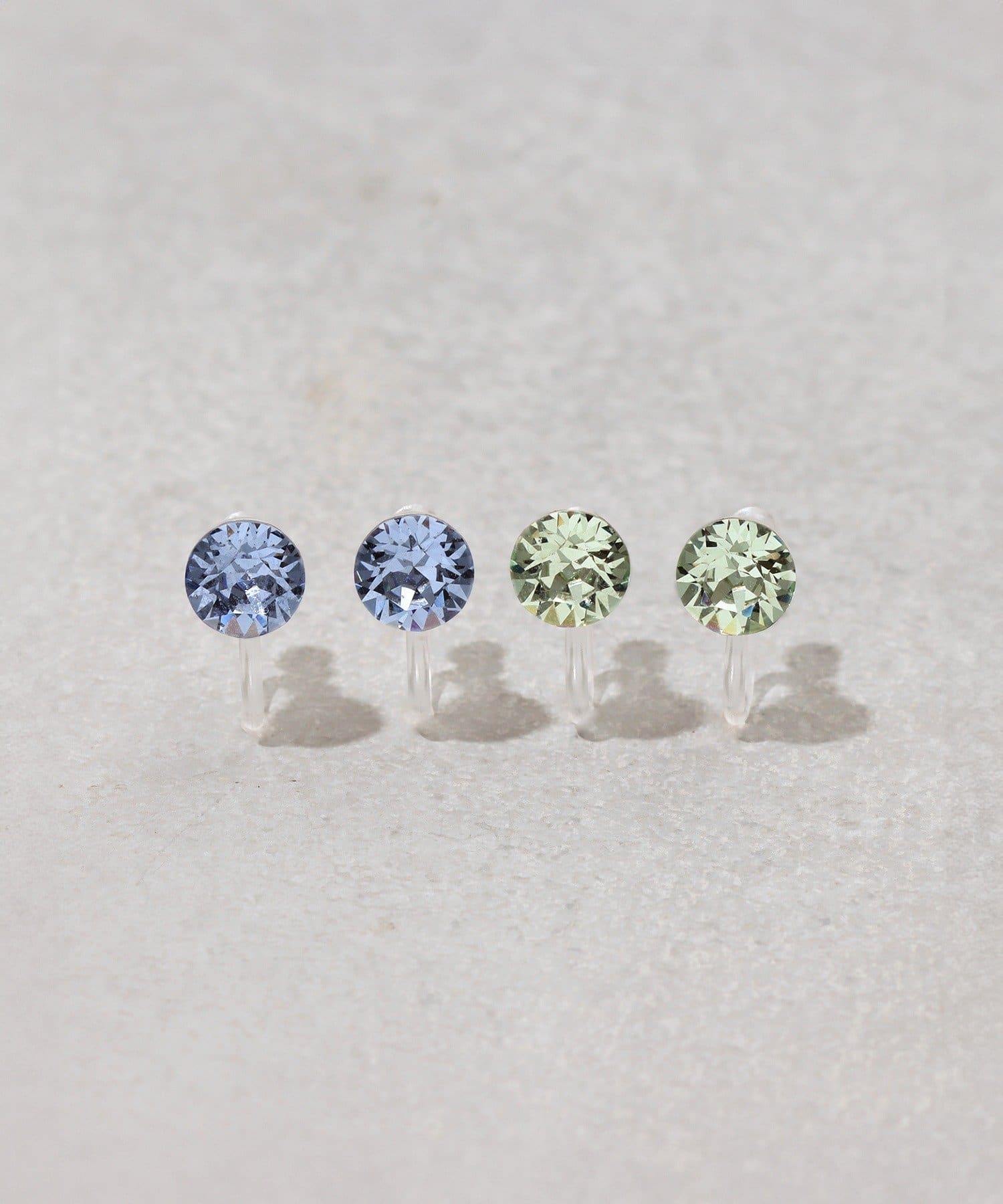 3COINS(スリーコインズ) カラーガラス樹脂イヤリング4個セット