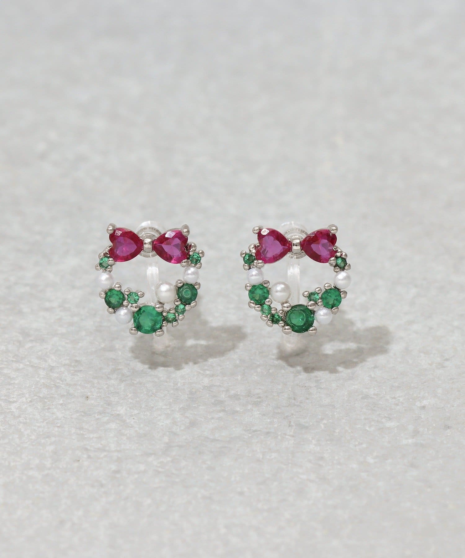 3COINS(スリーコインズ) クリスマスリース樹脂イヤリング