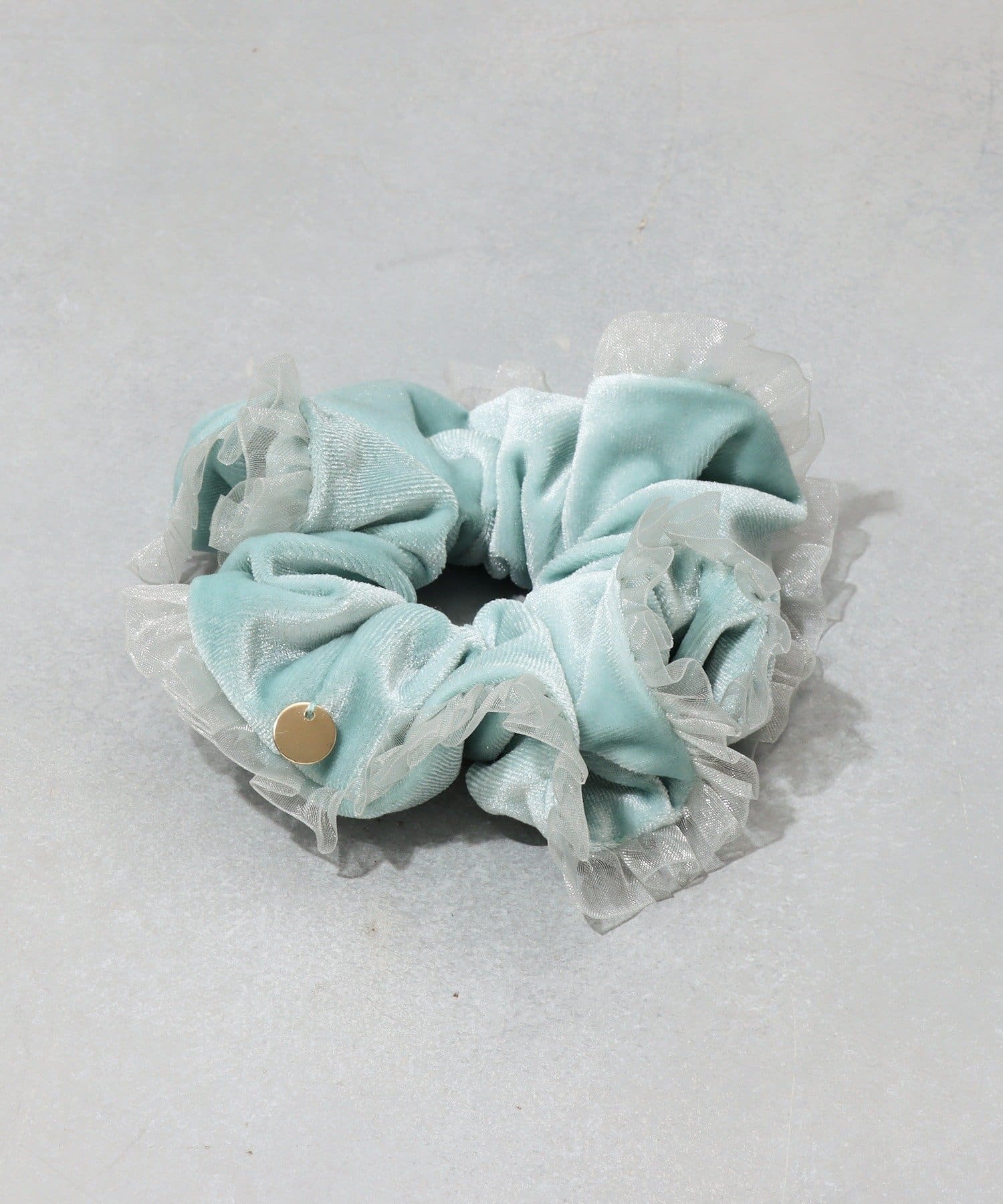 3COINS(スリーコインズ) フチチュールベロアシュシュ