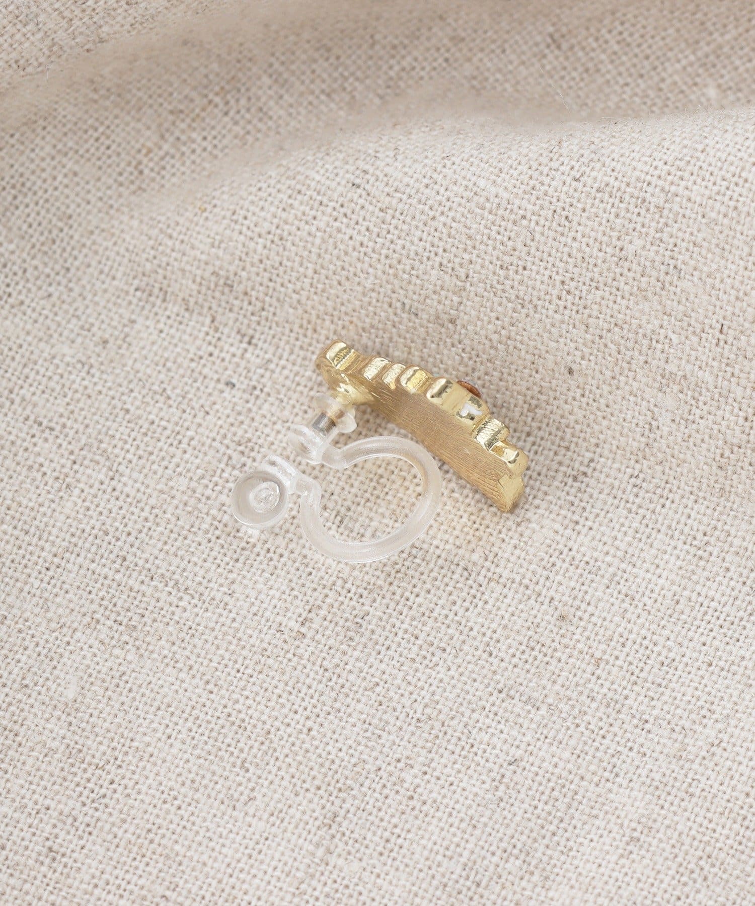 3COINS(スリーコインズ) ホワイトツリー樹脂イヤリング／KIDS