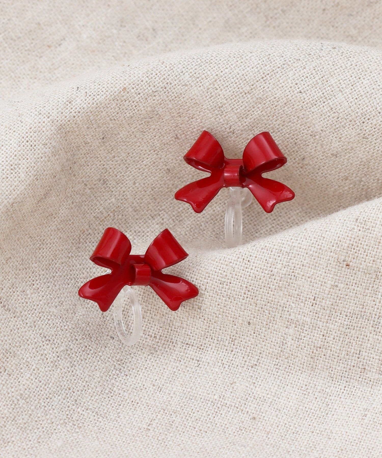 3COINS(スリーコインズ) リボン樹脂イヤリング／KIDS