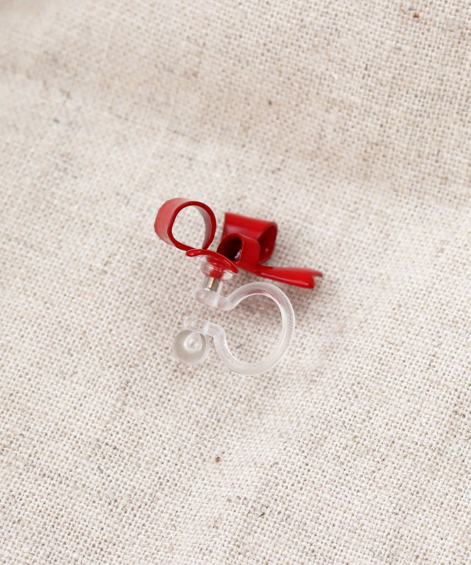 3COINS(スリーコインズ) リボン樹脂イヤリング／KIDS