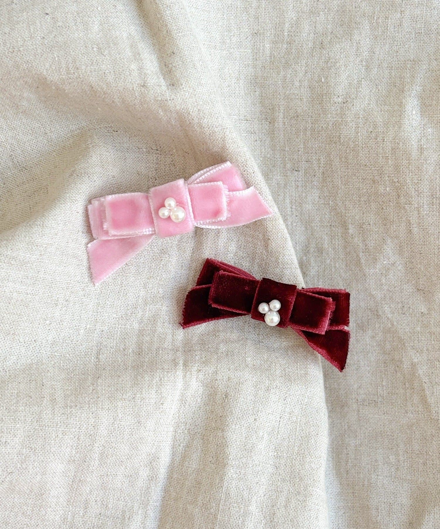 3COINS(スリーコインズ) ミニパールベロアリボンクリップ2個セット／KIDS