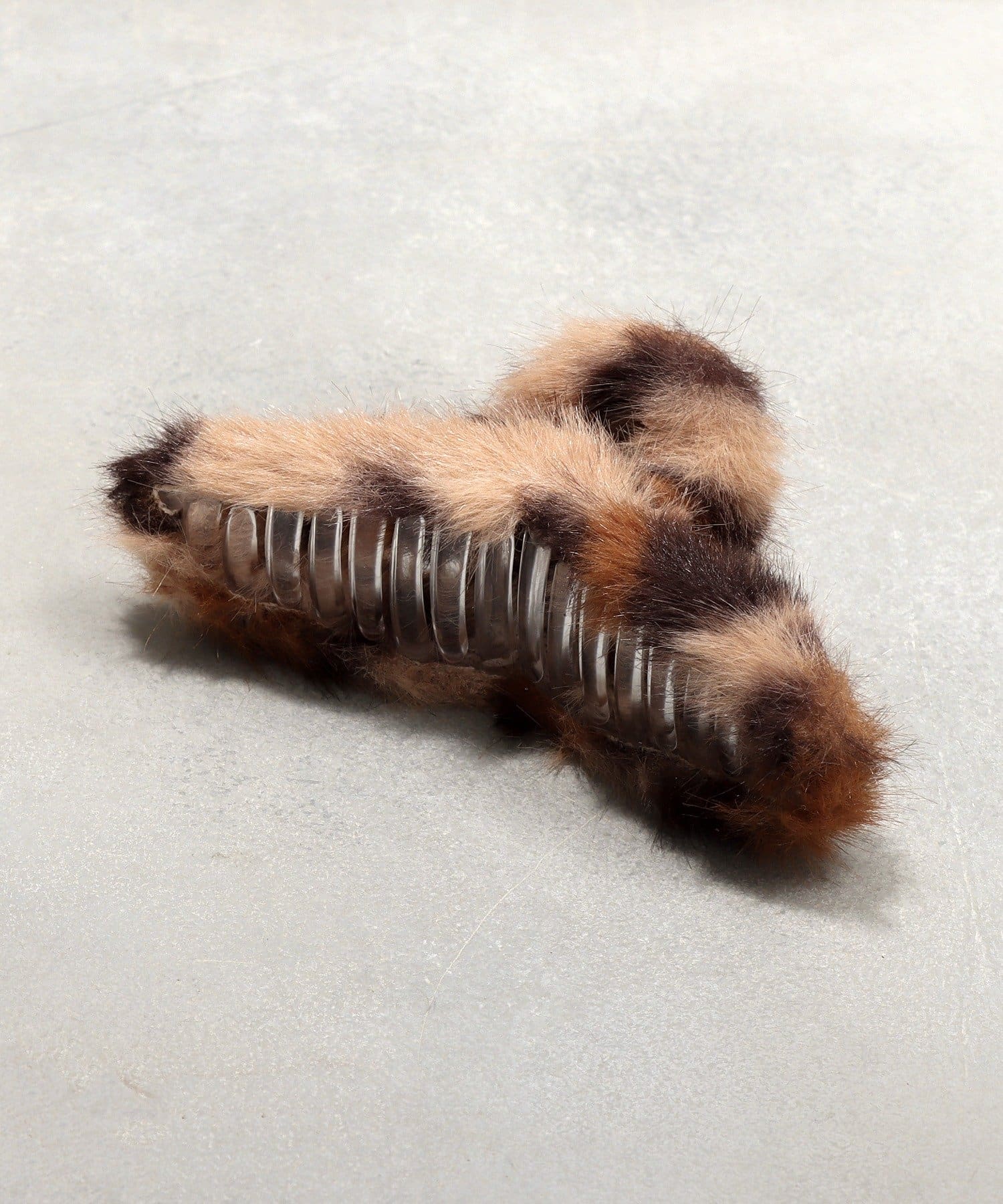 3COINS(スリーコインズ) アニマル柄フェイクファーバンス