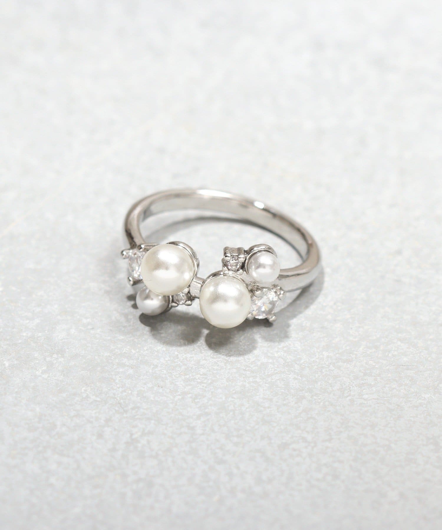 3COINS(スリーコインズ) パールキラキラリング