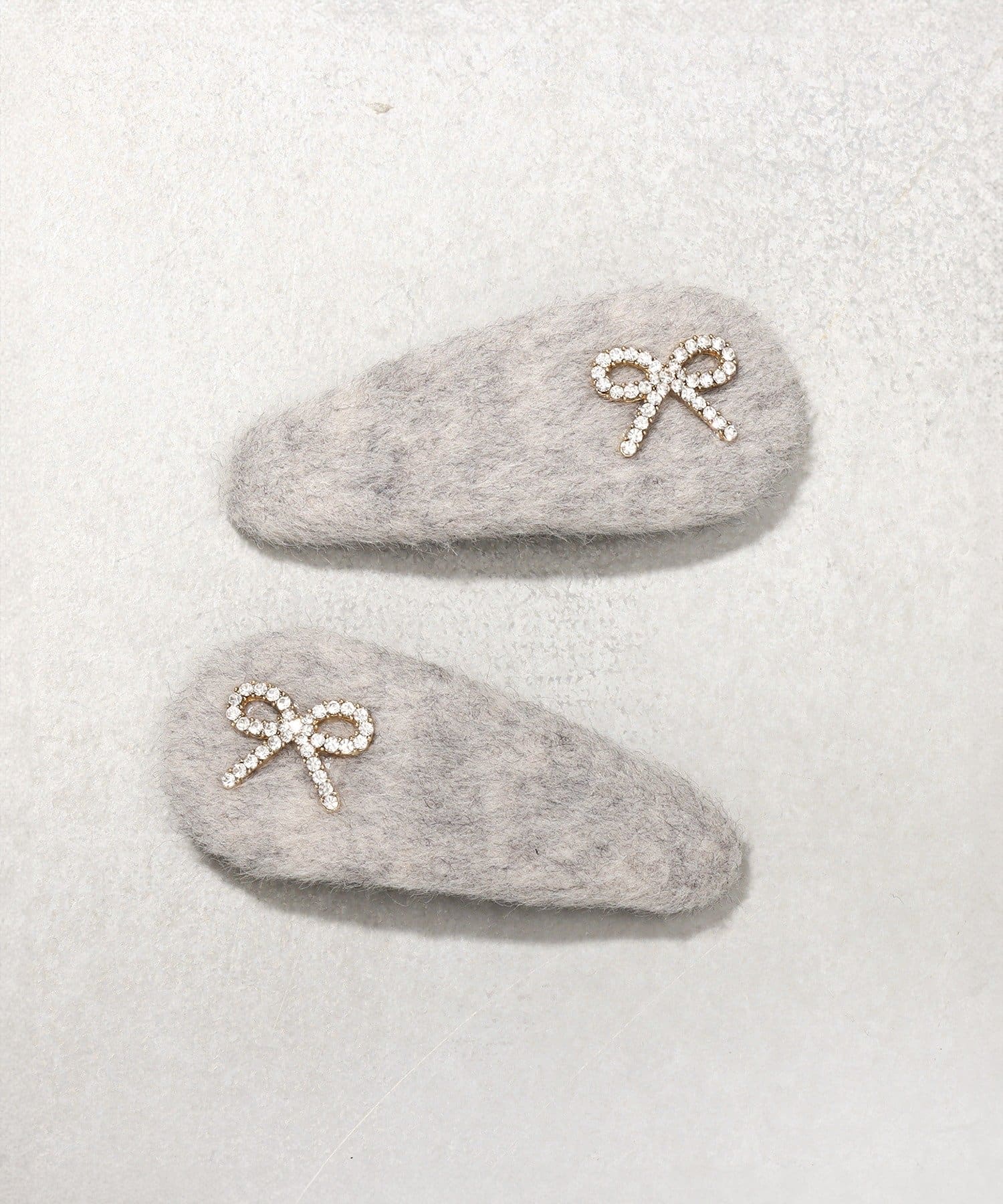 3COINS(スリーコインズ) キラキラリボンパッチンピン2個セット