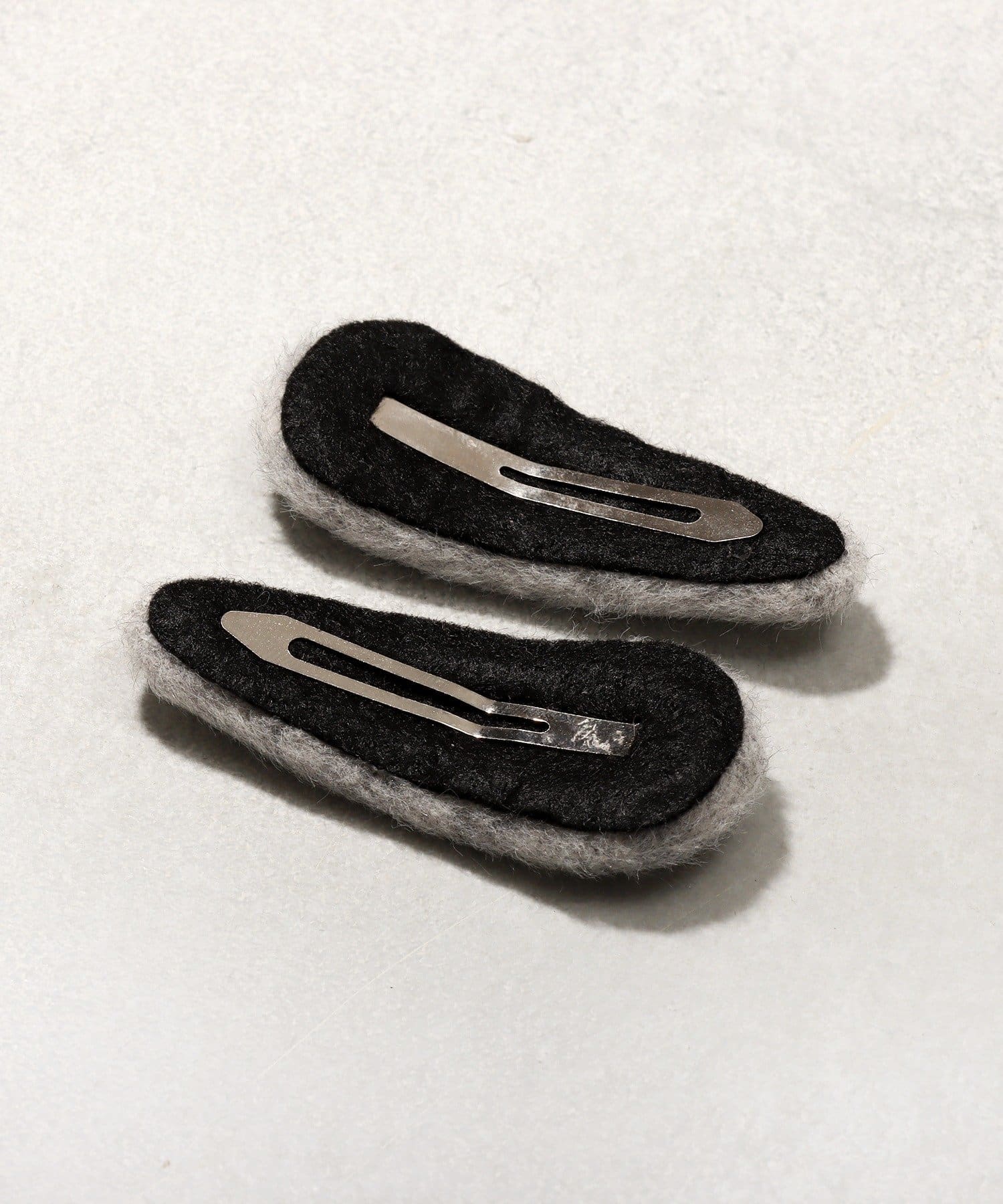 3COINS(スリーコインズ) キラキラリボンパッチンピン2個セット