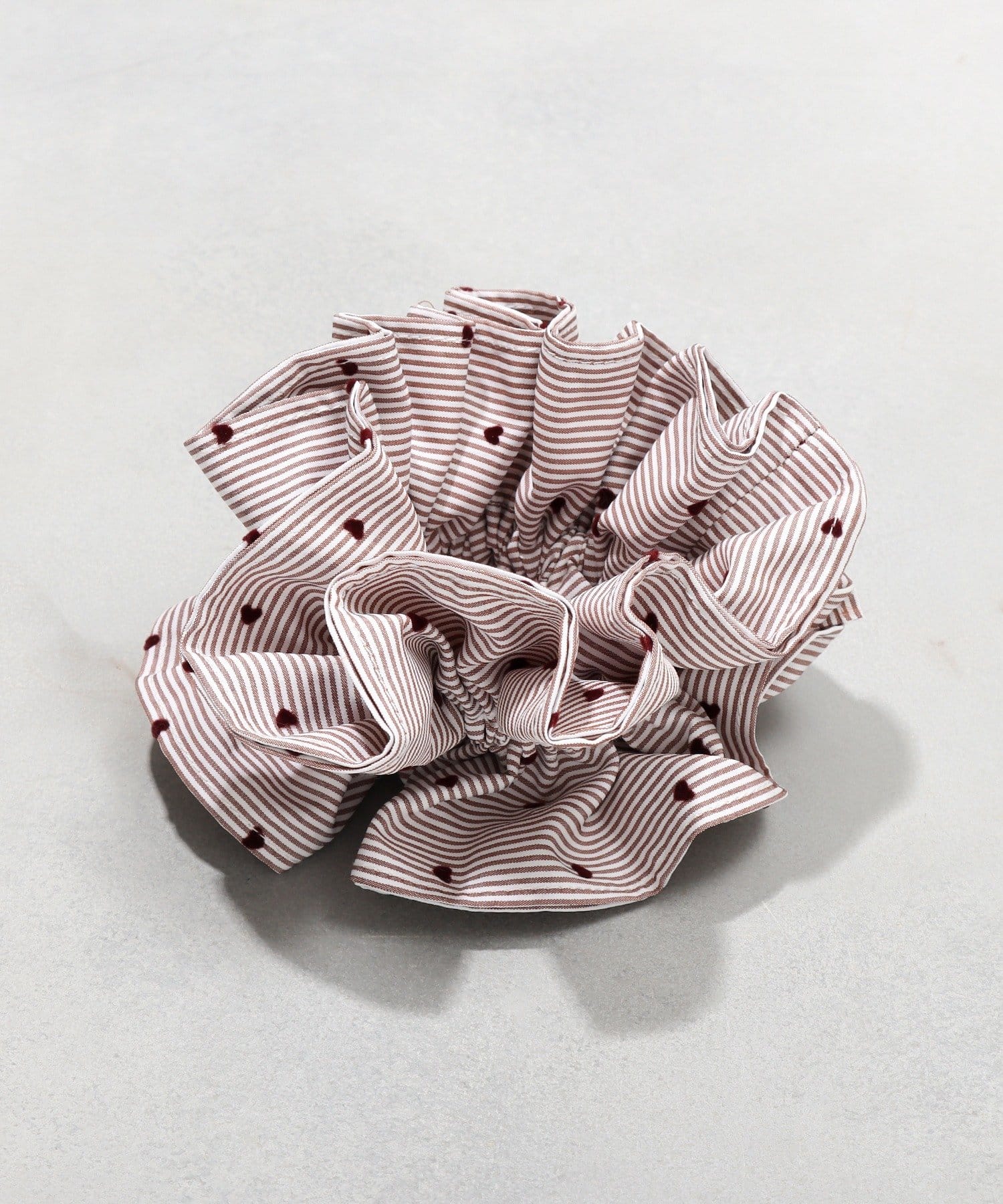 3COINS(スリーコインズ) ストライプハート柄フリルシュシュ