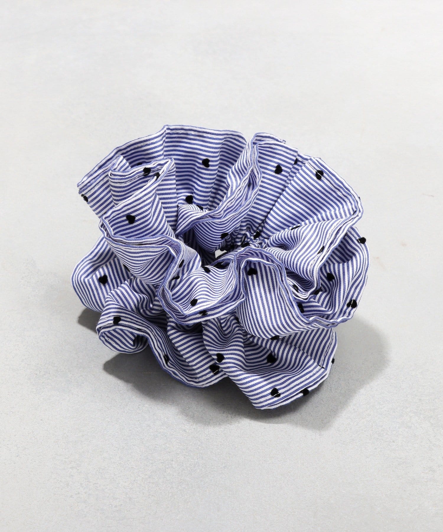 3COINS(スリーコインズ) ストライプハート柄フリルシュシュ