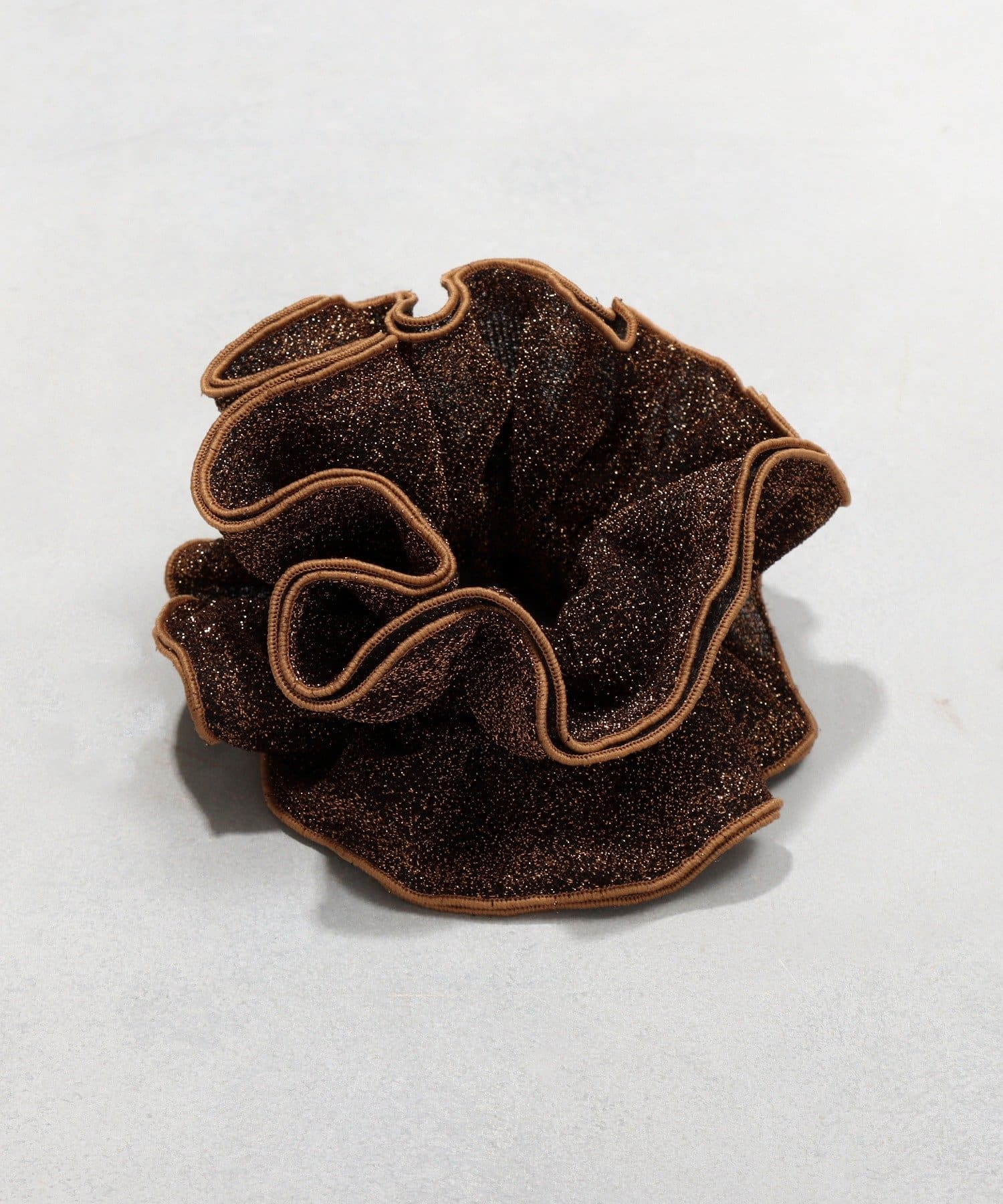 3COINS(スリーコインズ) ラメフリルシュシュ